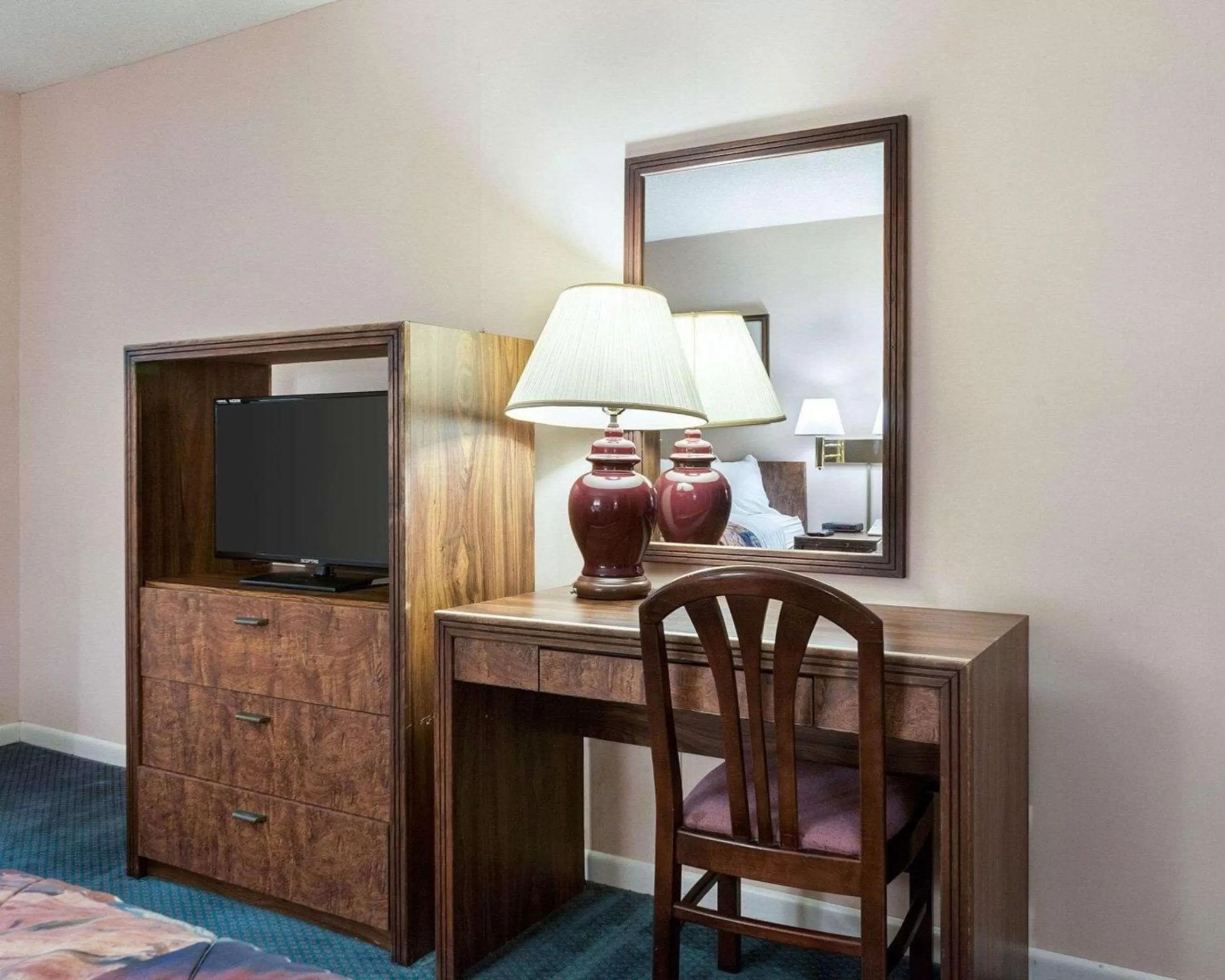 King Room - Accessible/Smoking in Rodeway Inn Jasper