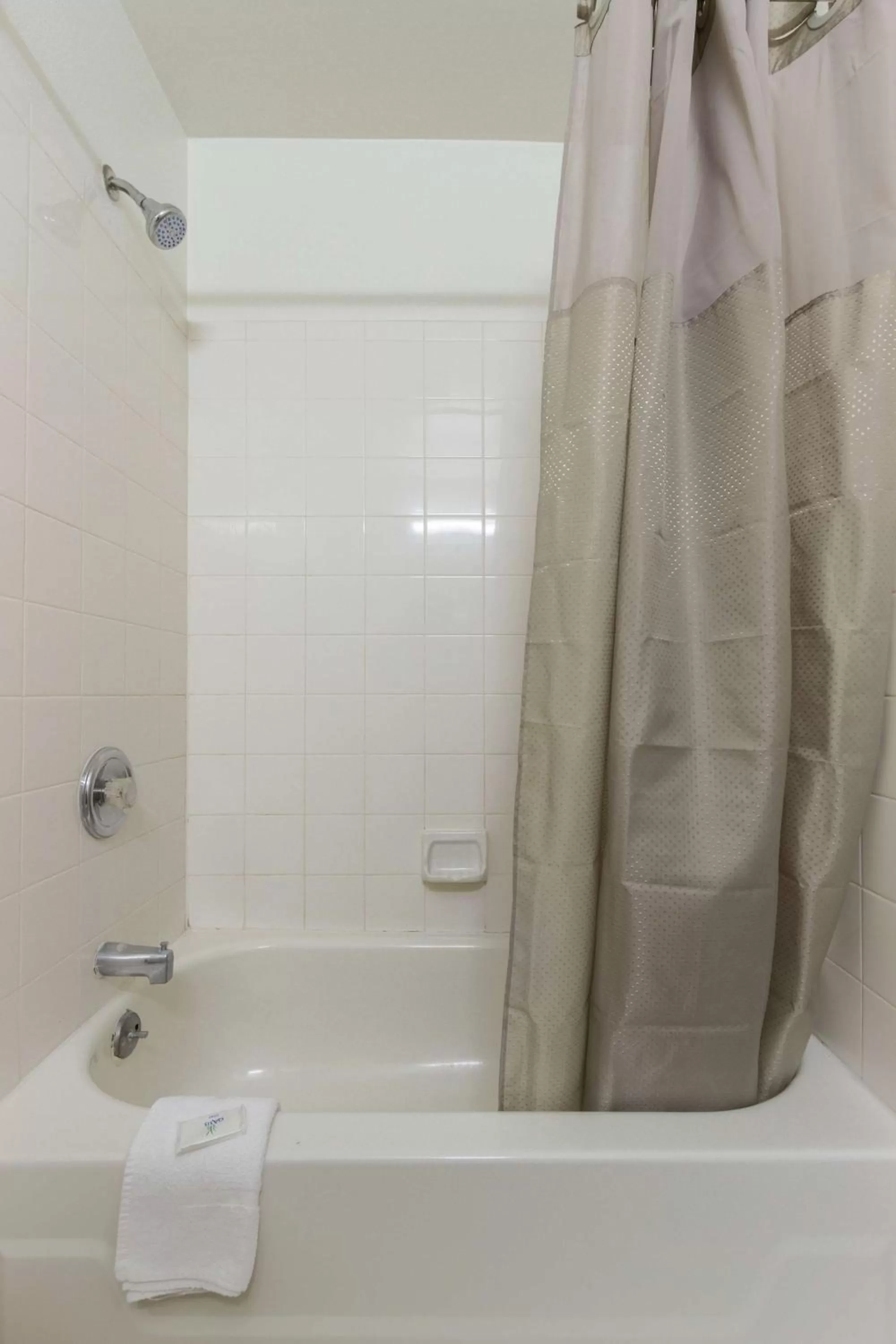 Queen Suite - Smoking in Studio 6-Tempe, AZ