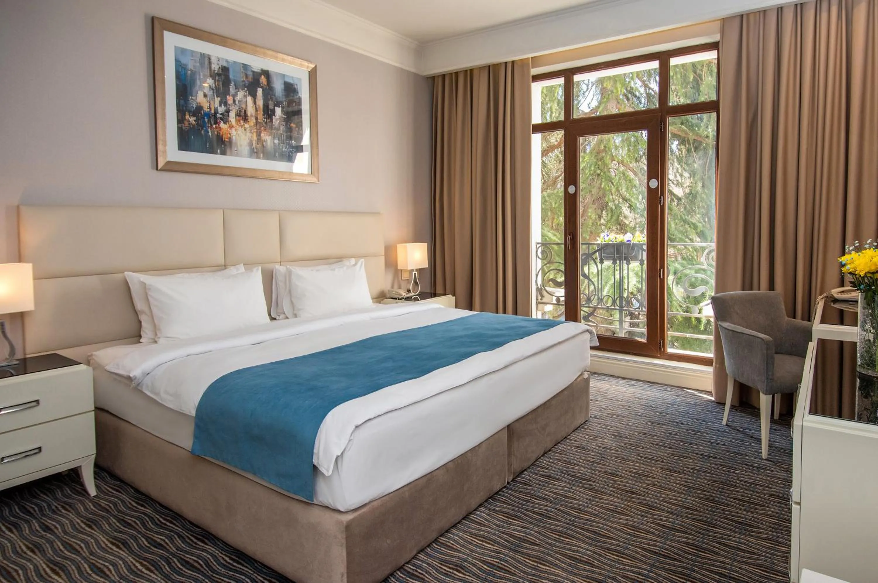 Deluxe Double Room in City Avenue Hotel