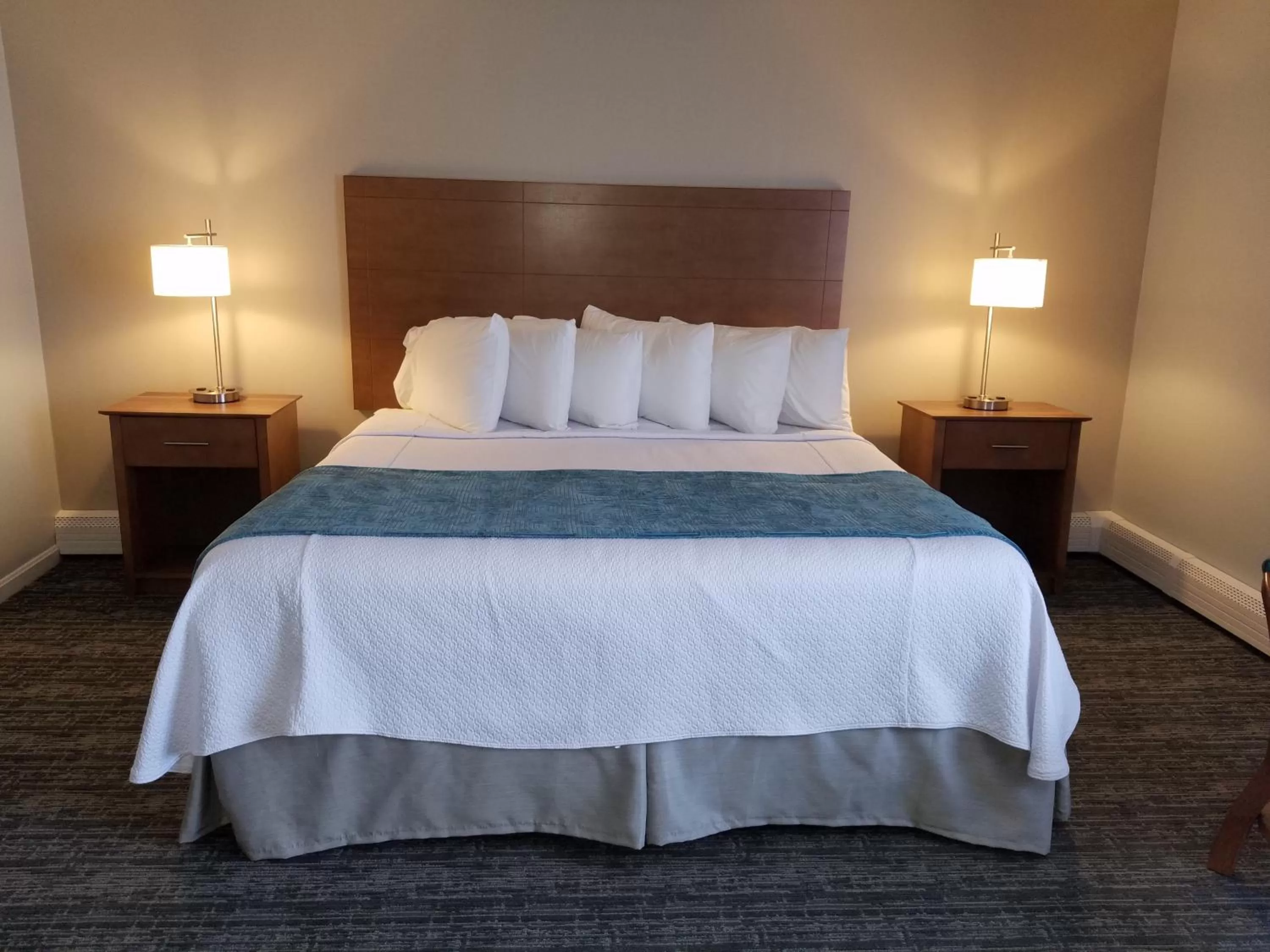 King Room with Spa Bath - Non-Smoking in Hampton Village Inn