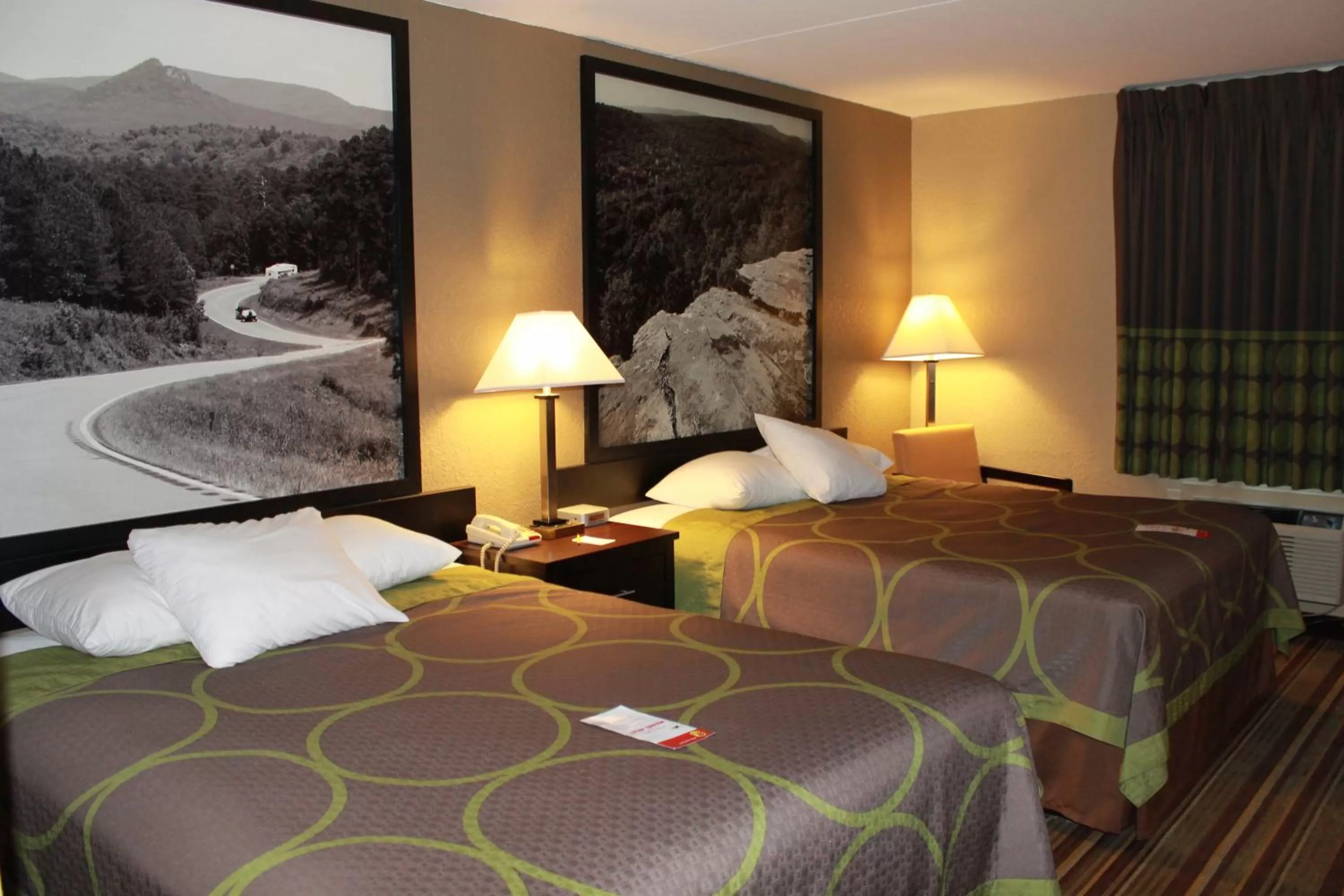 Queen Room with Two Queen Beds - Non-Smoking in Super 8 by Wyndham Morrilton