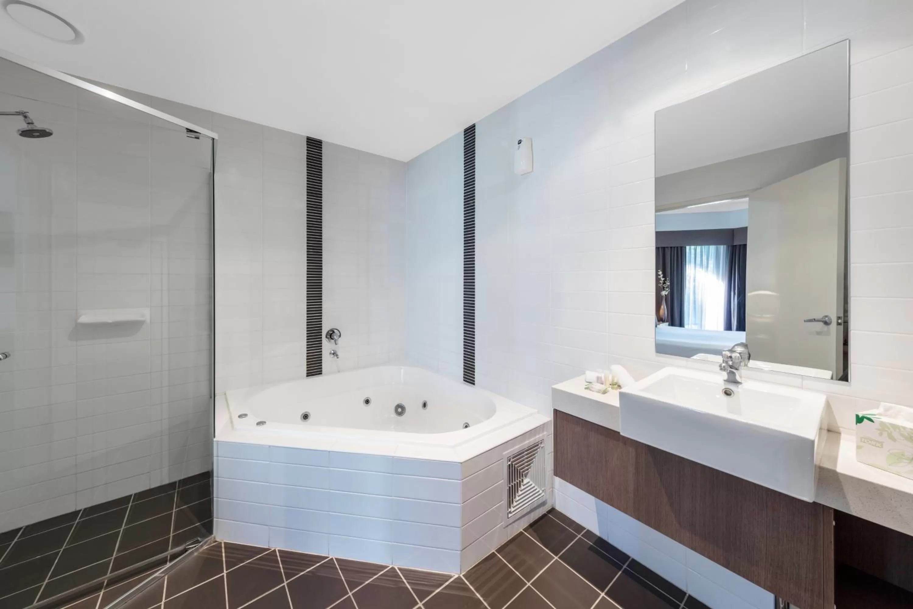 Premium King Spa Suite in Hunter Gateway Motel