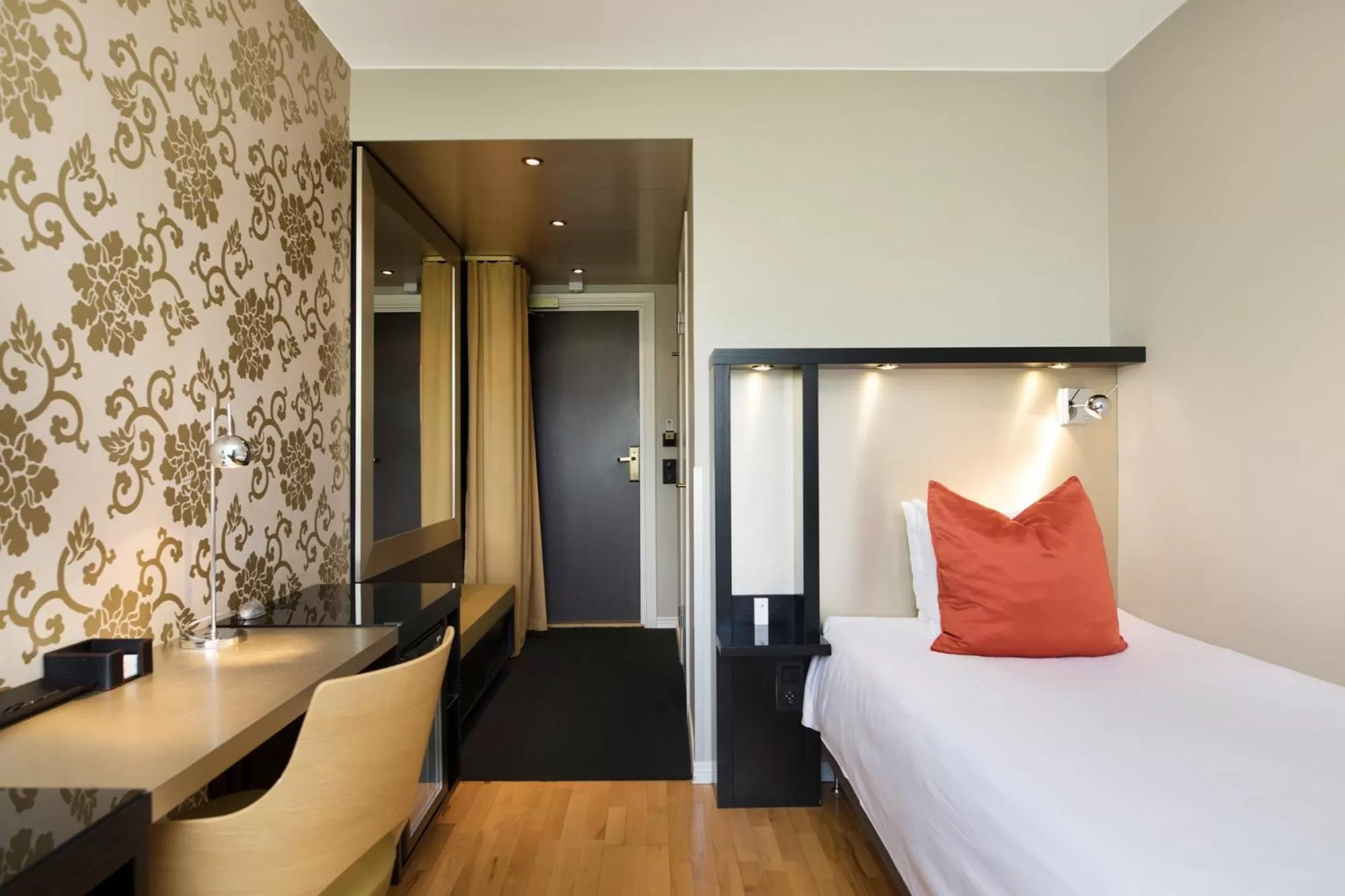 Classic Single Room in ProfilHotels Savoy