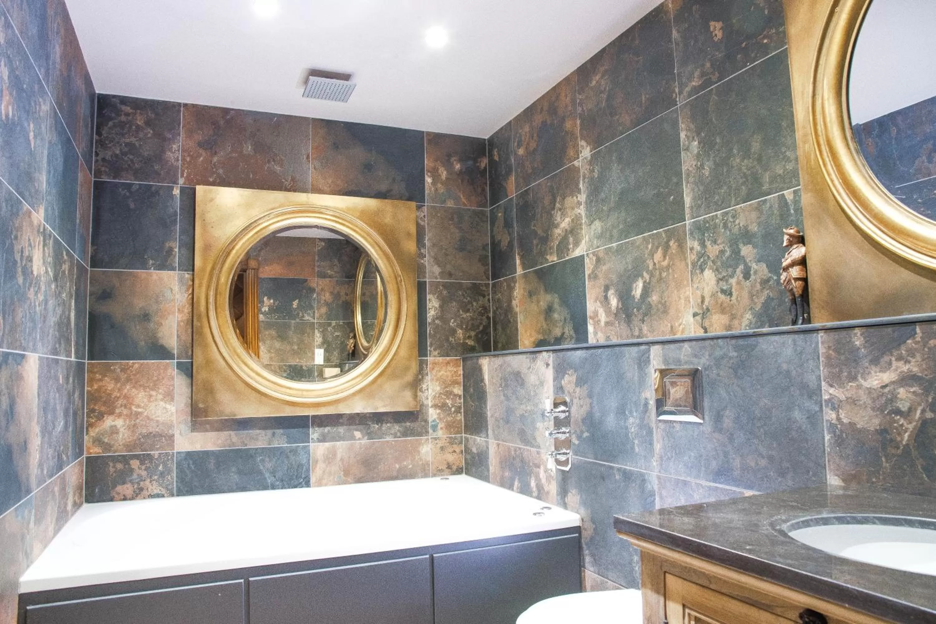 Luxury Room (Sleeping 9) in The Shankly Hotel