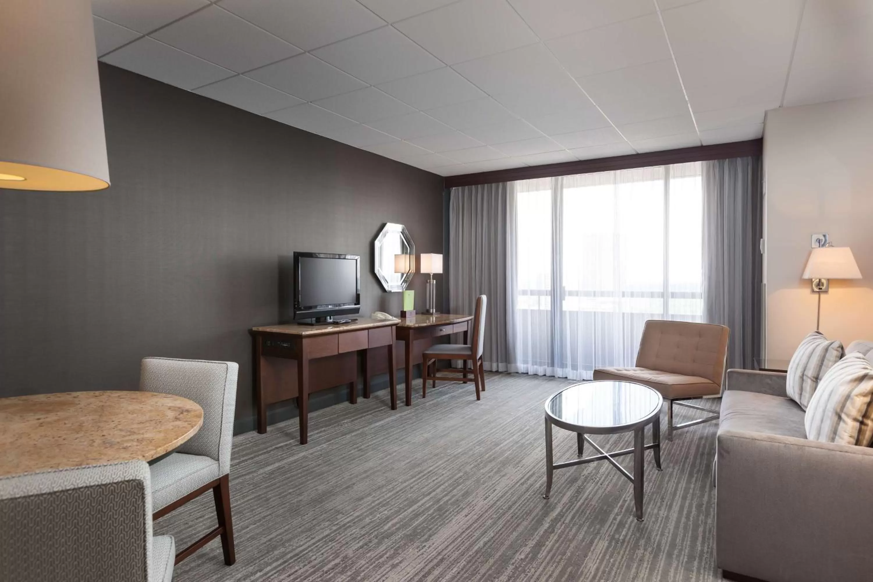 Queen Suite with Kitchen in DoubleTree by Hilton Hotel & Suites Houston by the Galleria