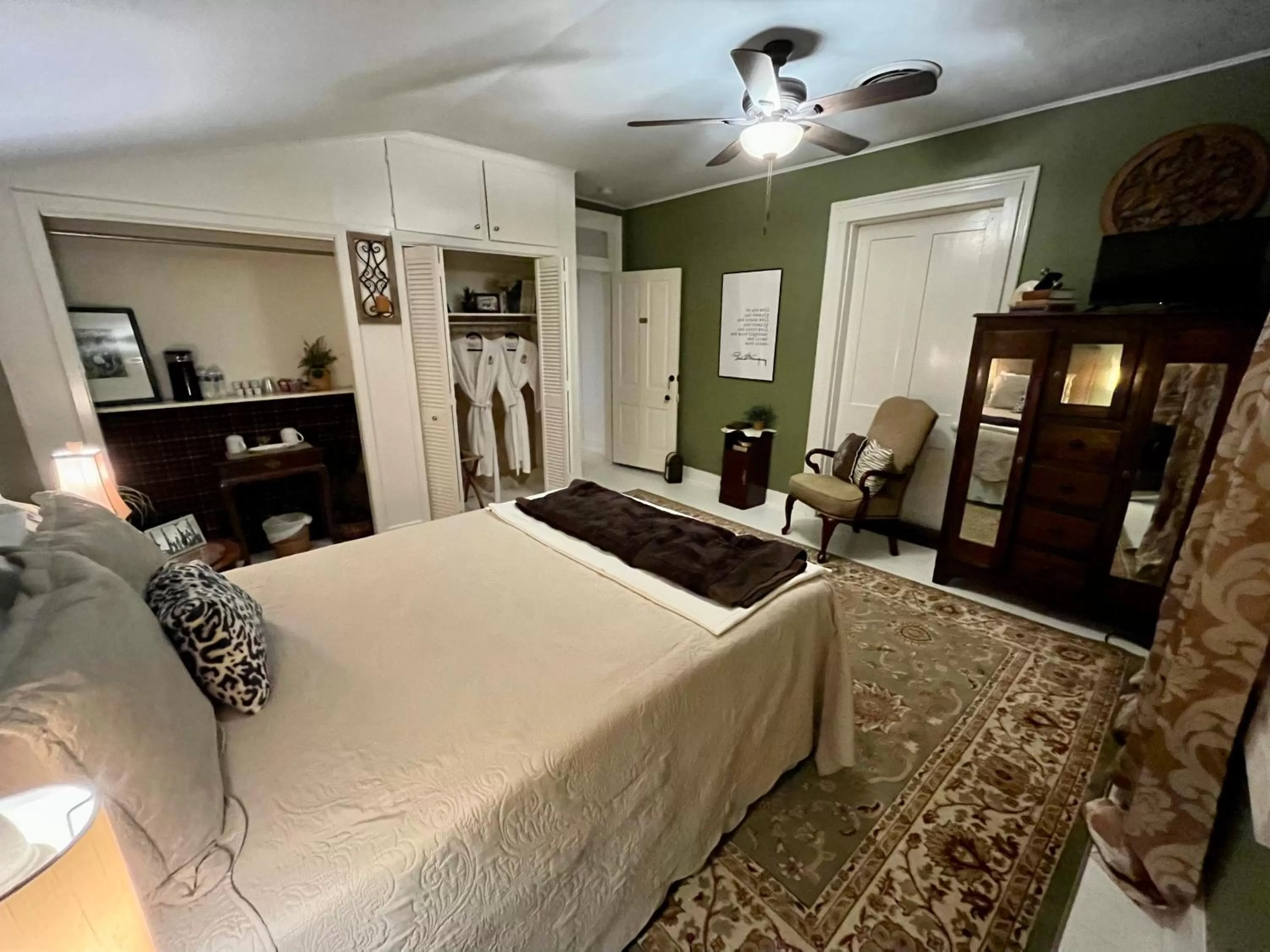 Deluxe Queen Suite in The Beaumont House Natchez