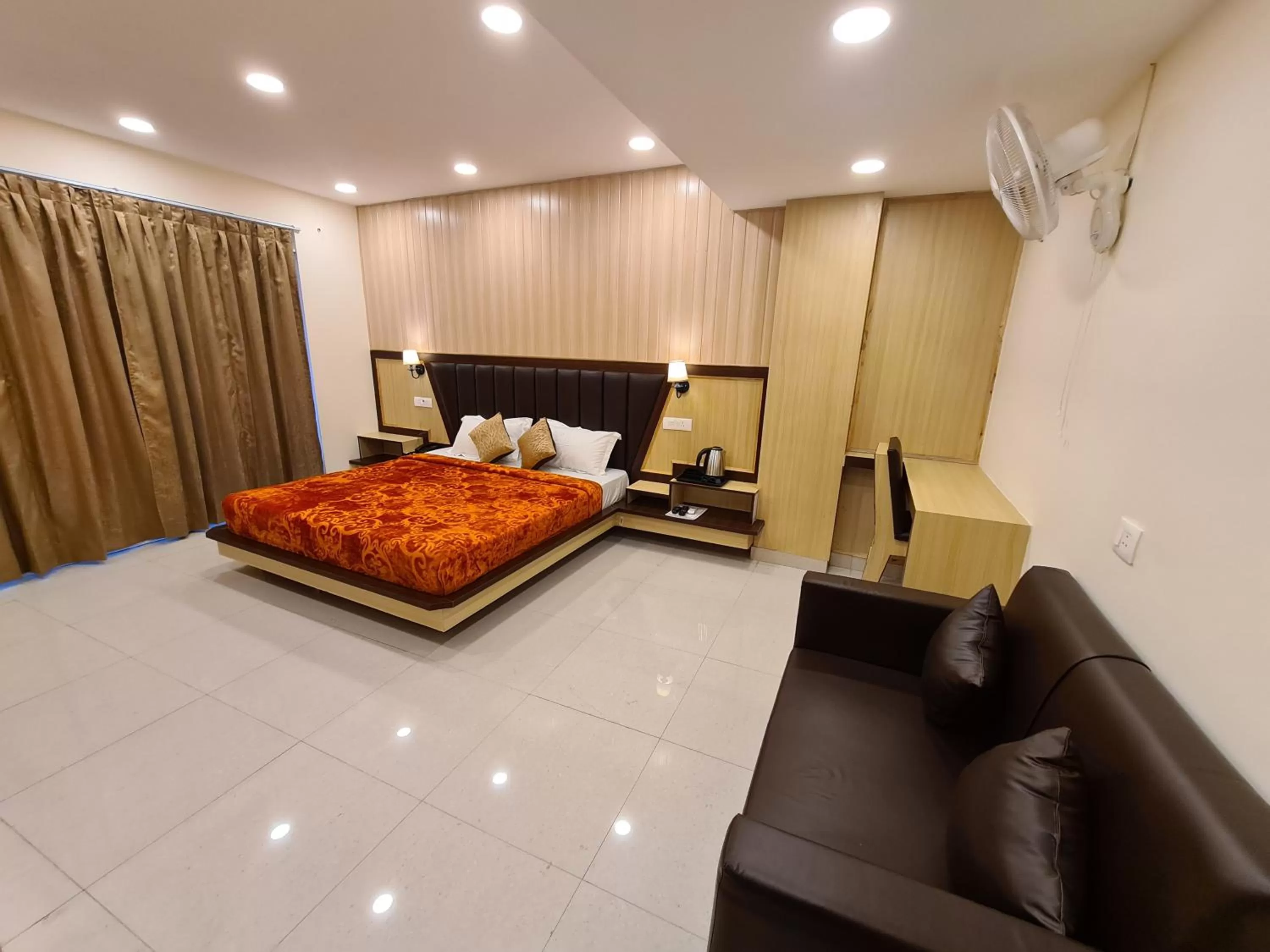 Super Deluxe Double Room in Hotel Rajpur Heights