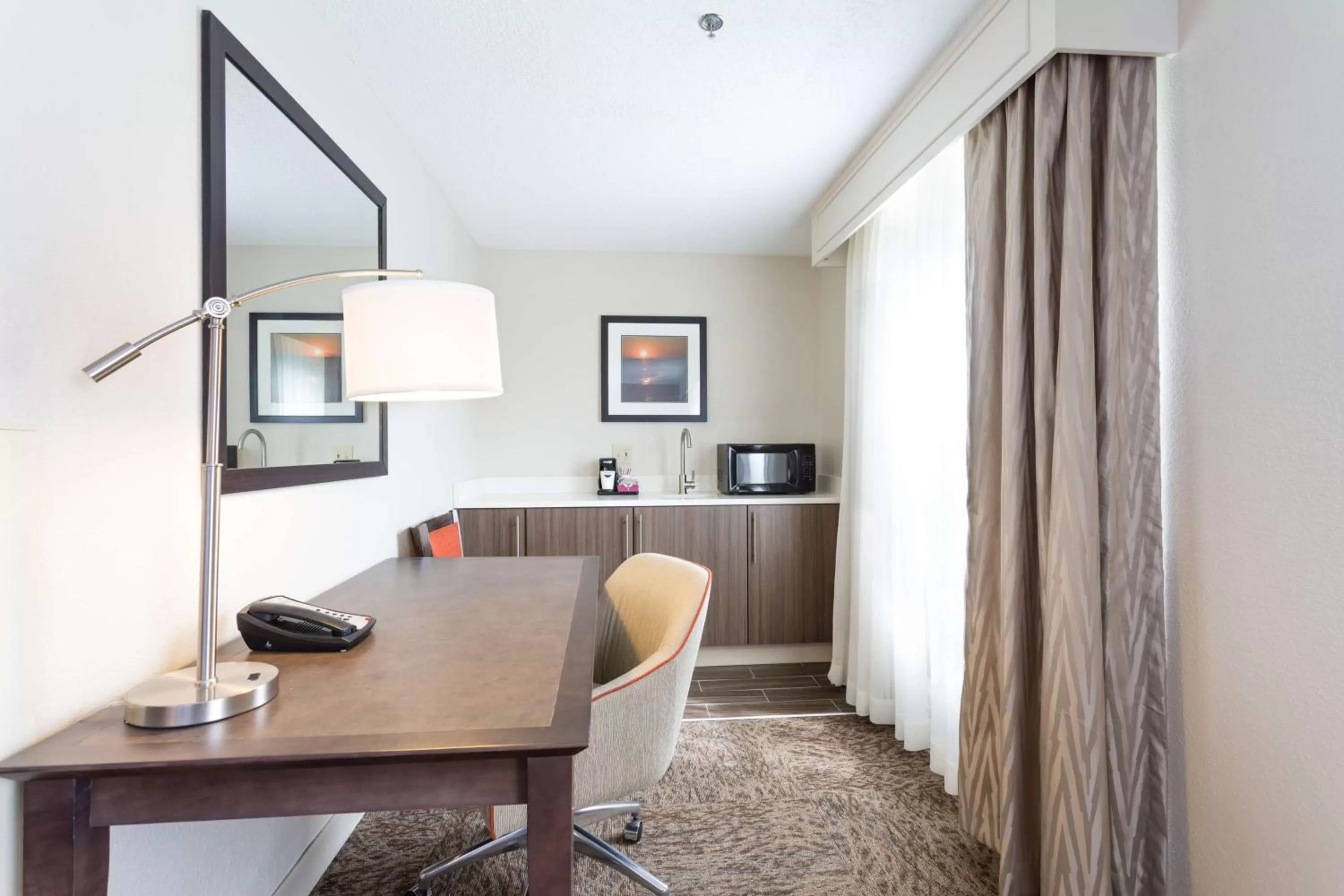 Queen Suite in Hampton Inn Havelock