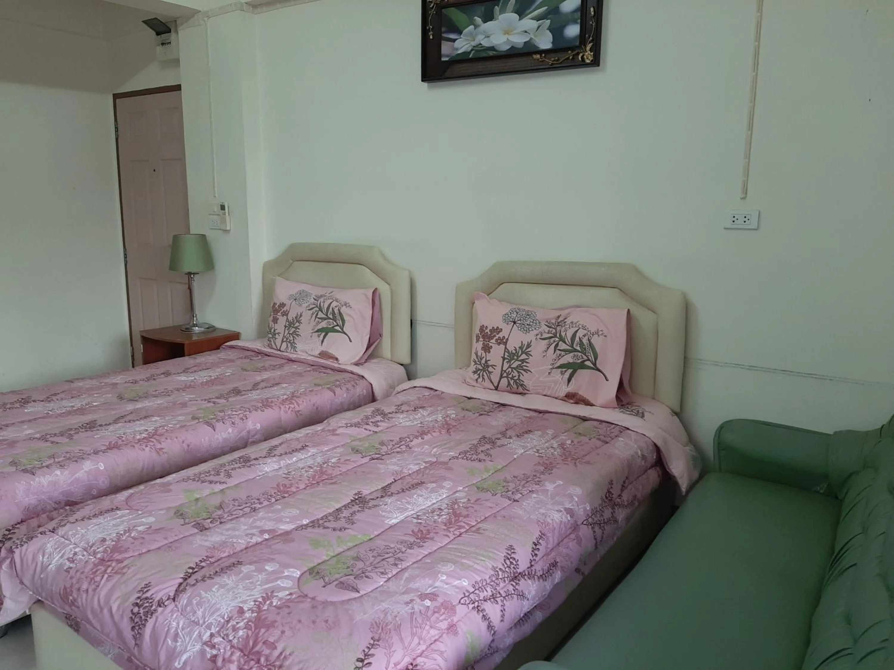 Economy Twin Room in Vanlisut Hotel Ngamwongwan