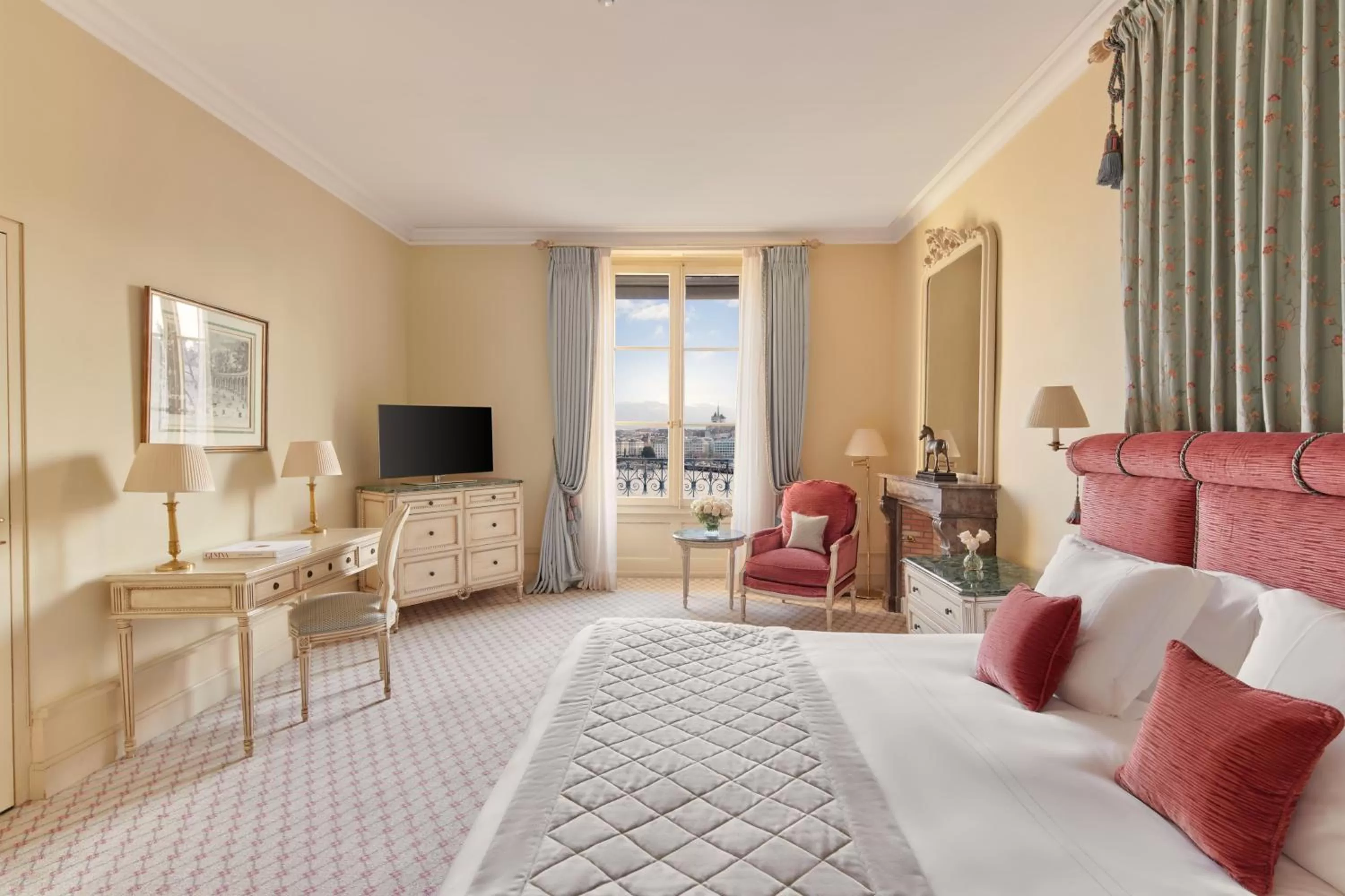 Deluxe Room with Lake View in Beau-Rivage Genève