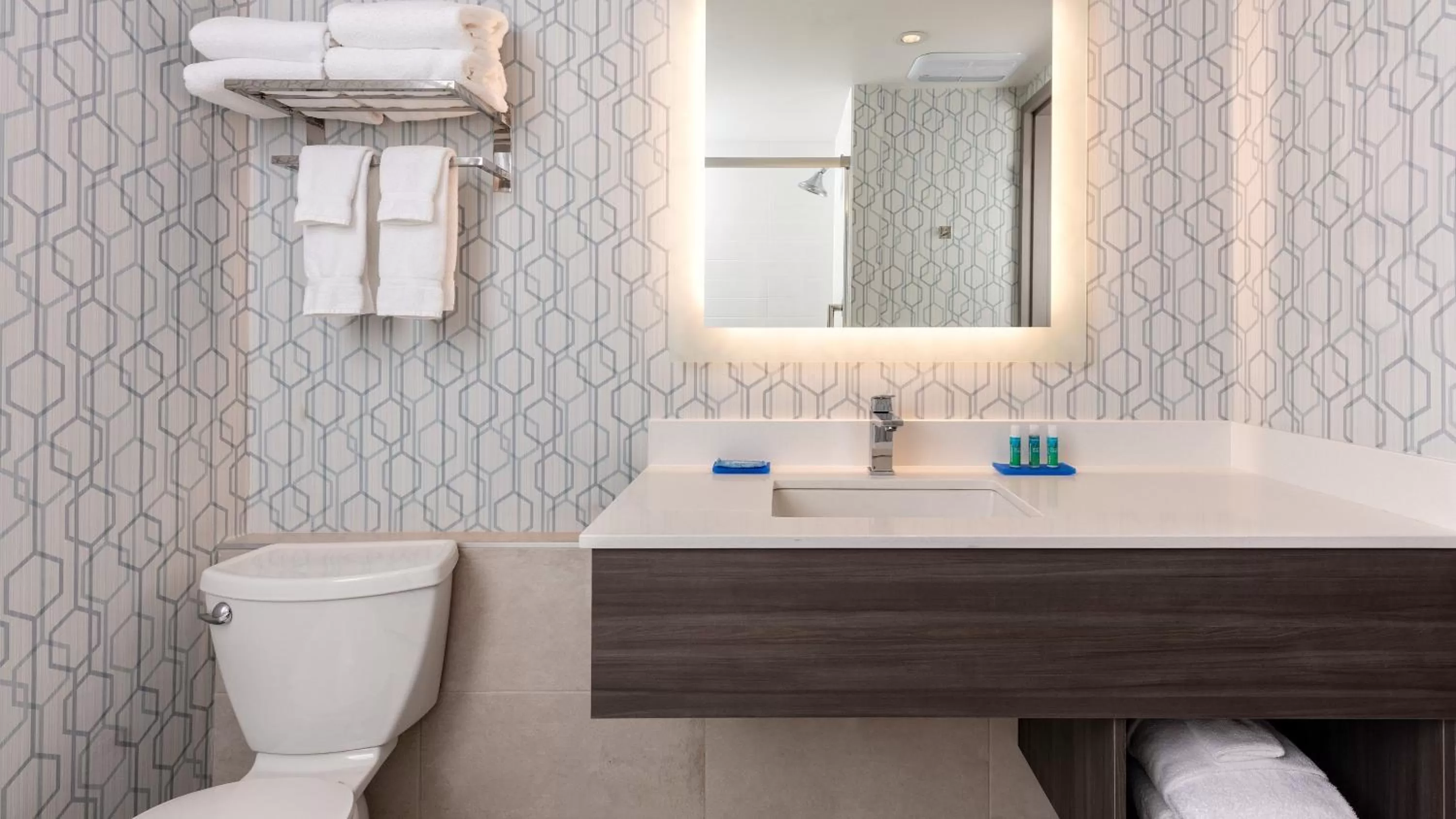 Standard Room with Two Queen Beds in Holiday Inn Express Quebec City-Sainte Foy by IHG