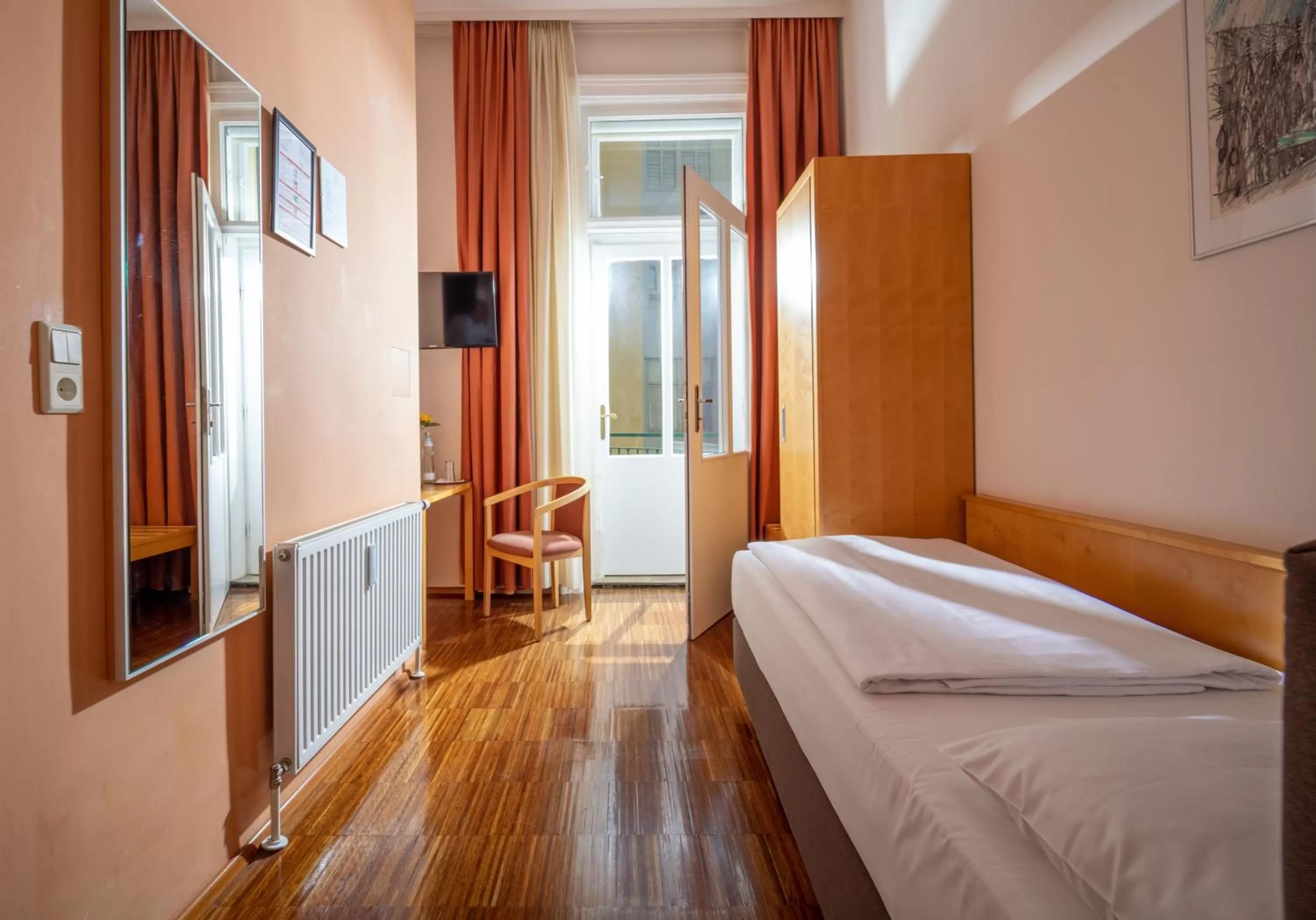 Superior Single Room in Hotel Post Wien