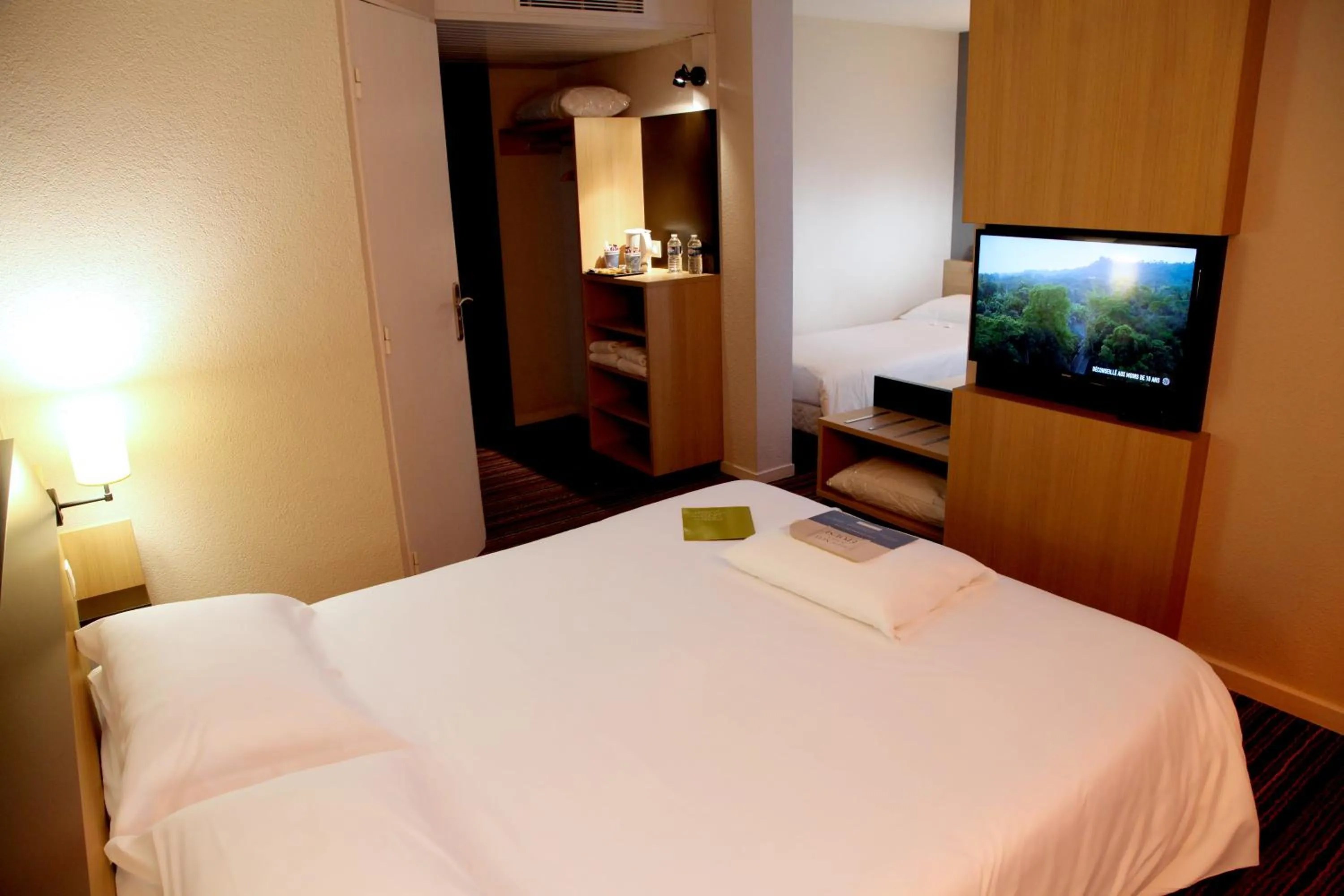 Standard Quadruple Room in Kyriad Tours Sud - Chambray Lès Tours