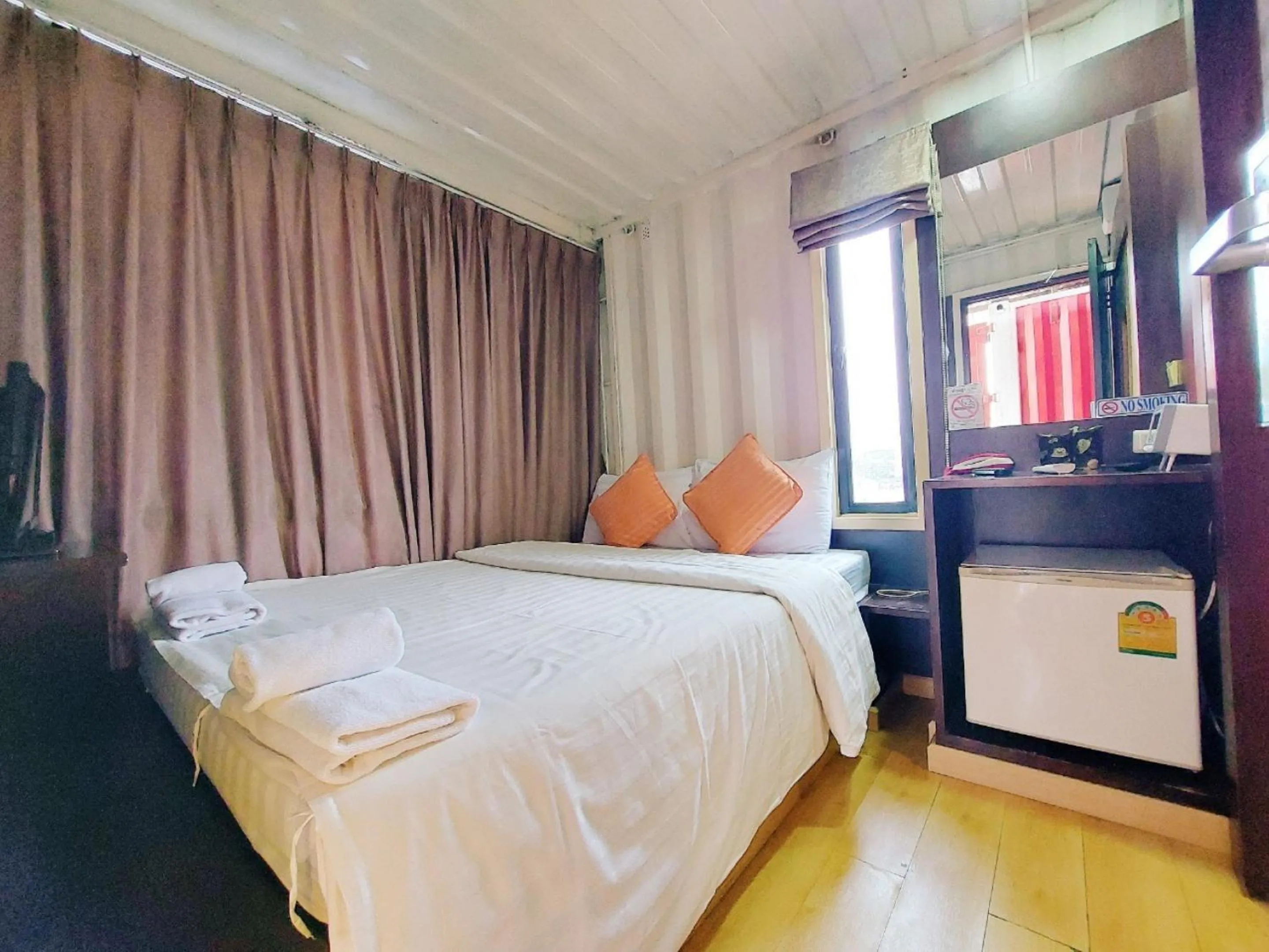 Budget Double Room in Retro Box Hotel Chumphon