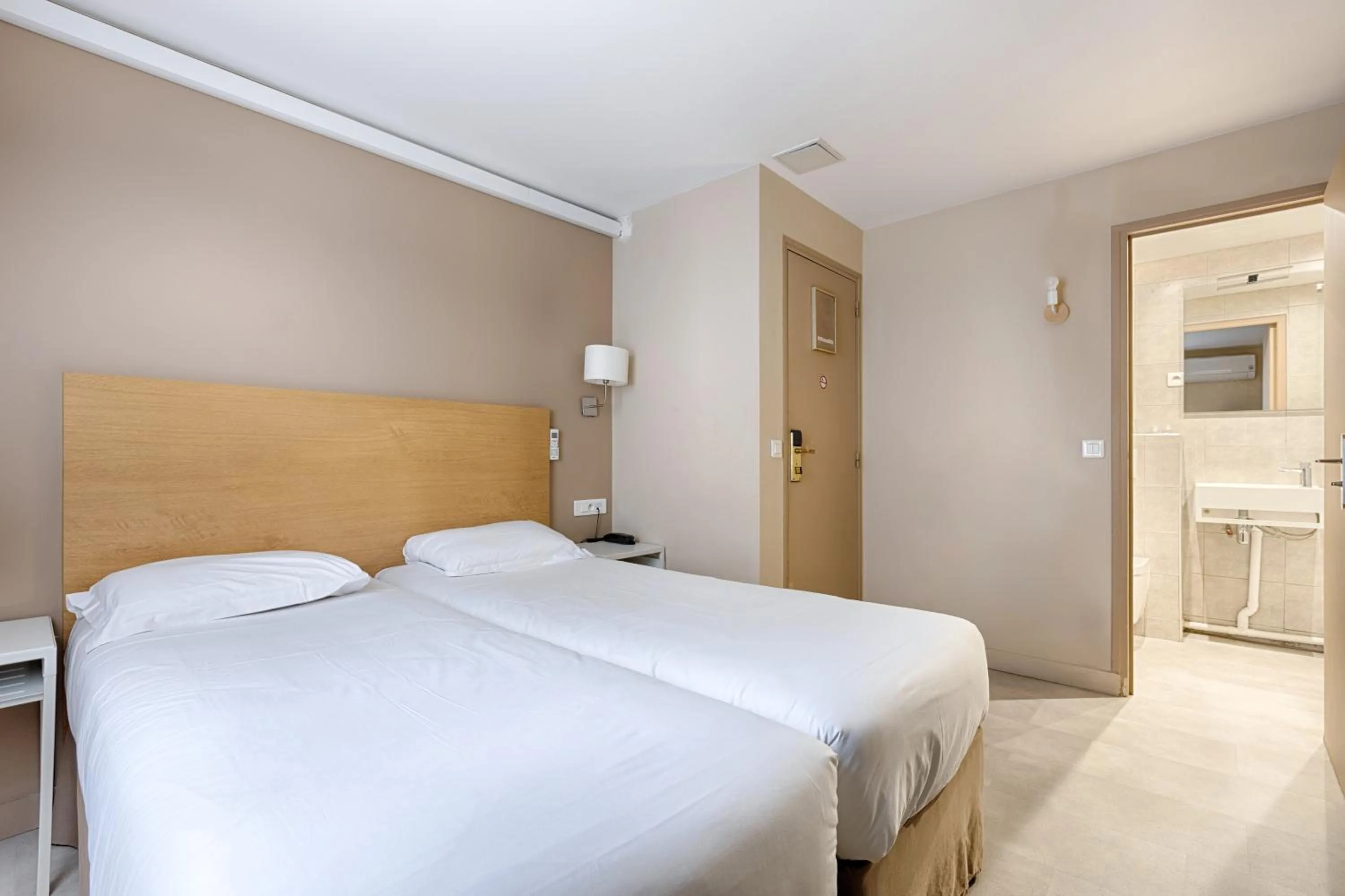 Twin Room in Marmotel Etoile