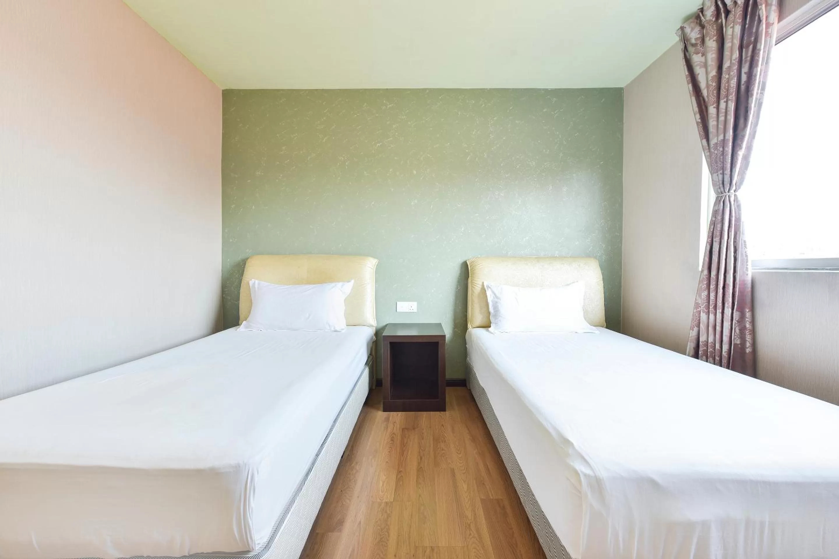Deluxe Twin Room in Capital O 516 Grand CT Hotel