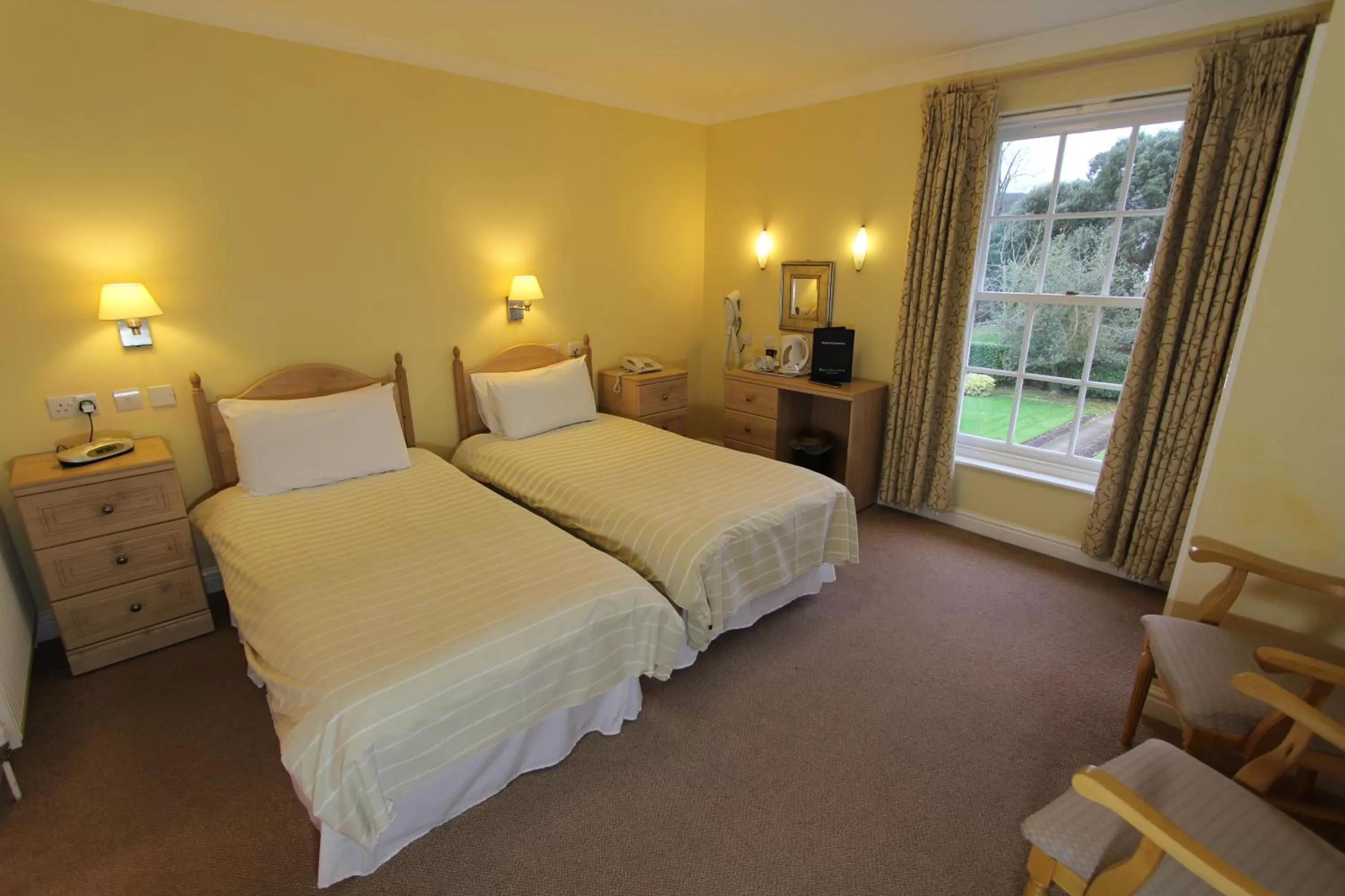 Twin Room in Hunters Moon Hotel