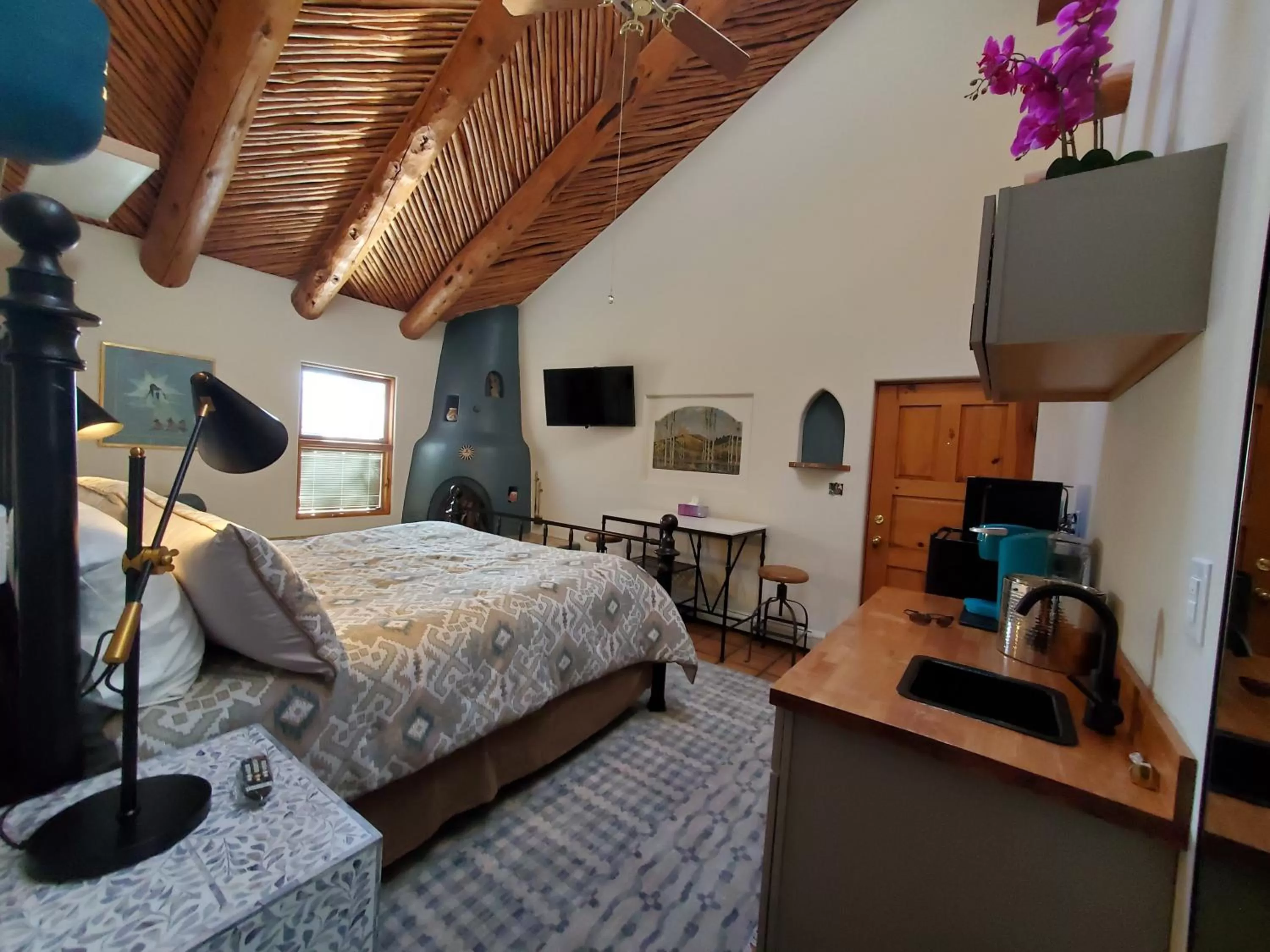 Efficiency King Studio, Fireplace, Garden View - Non Smoking  in Casas de Suenos Old Town Historic Inn, an Ascend Collection Hotel