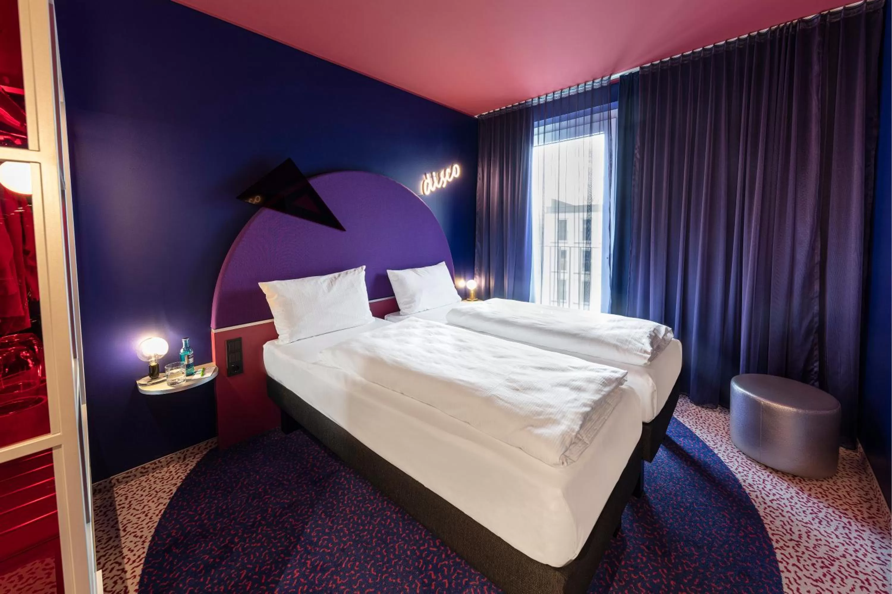 Connecting Double Room in ibis Styles Muenchen Perlach