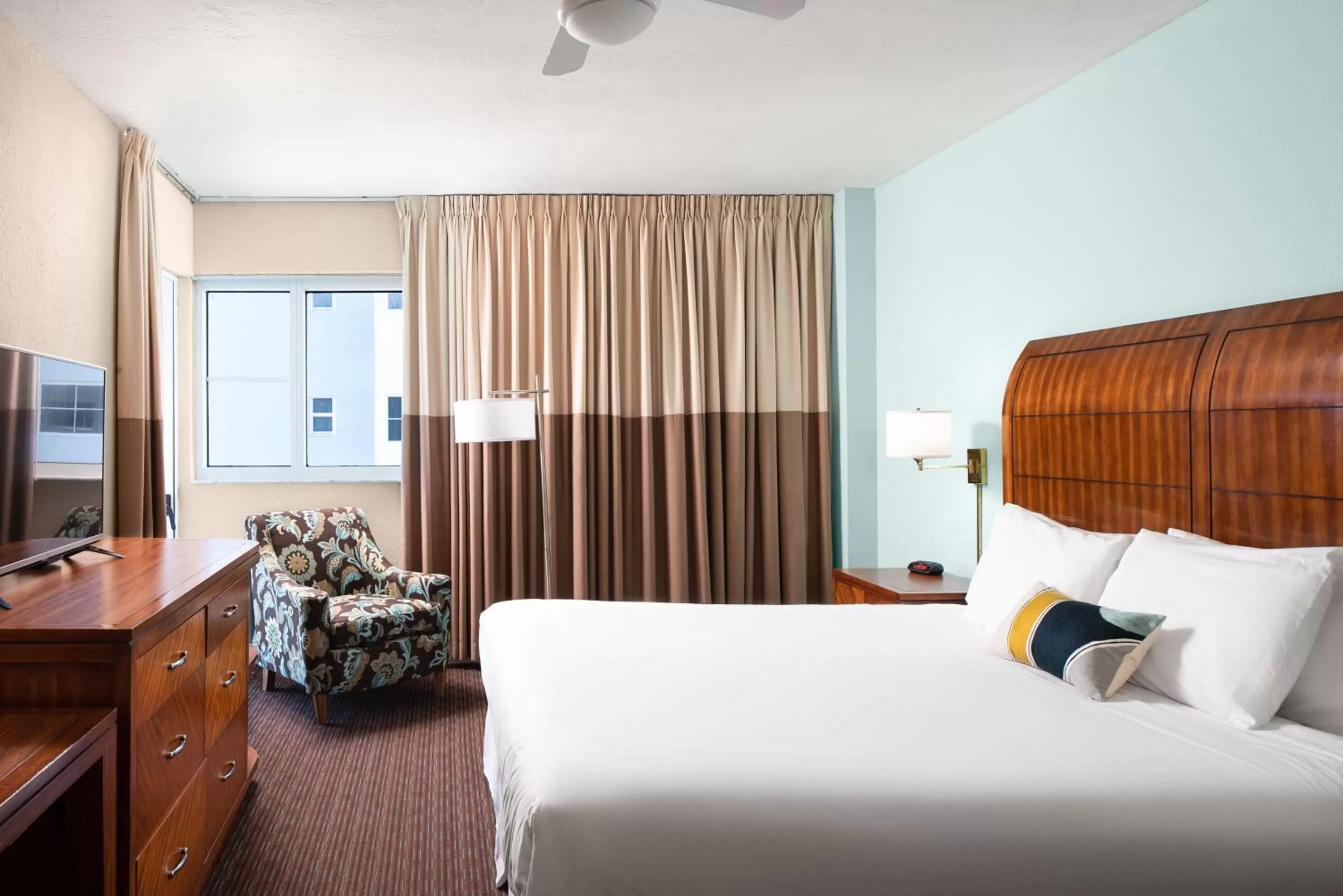 Partial Ocean View King in Sherry Frontenac Oceanfront