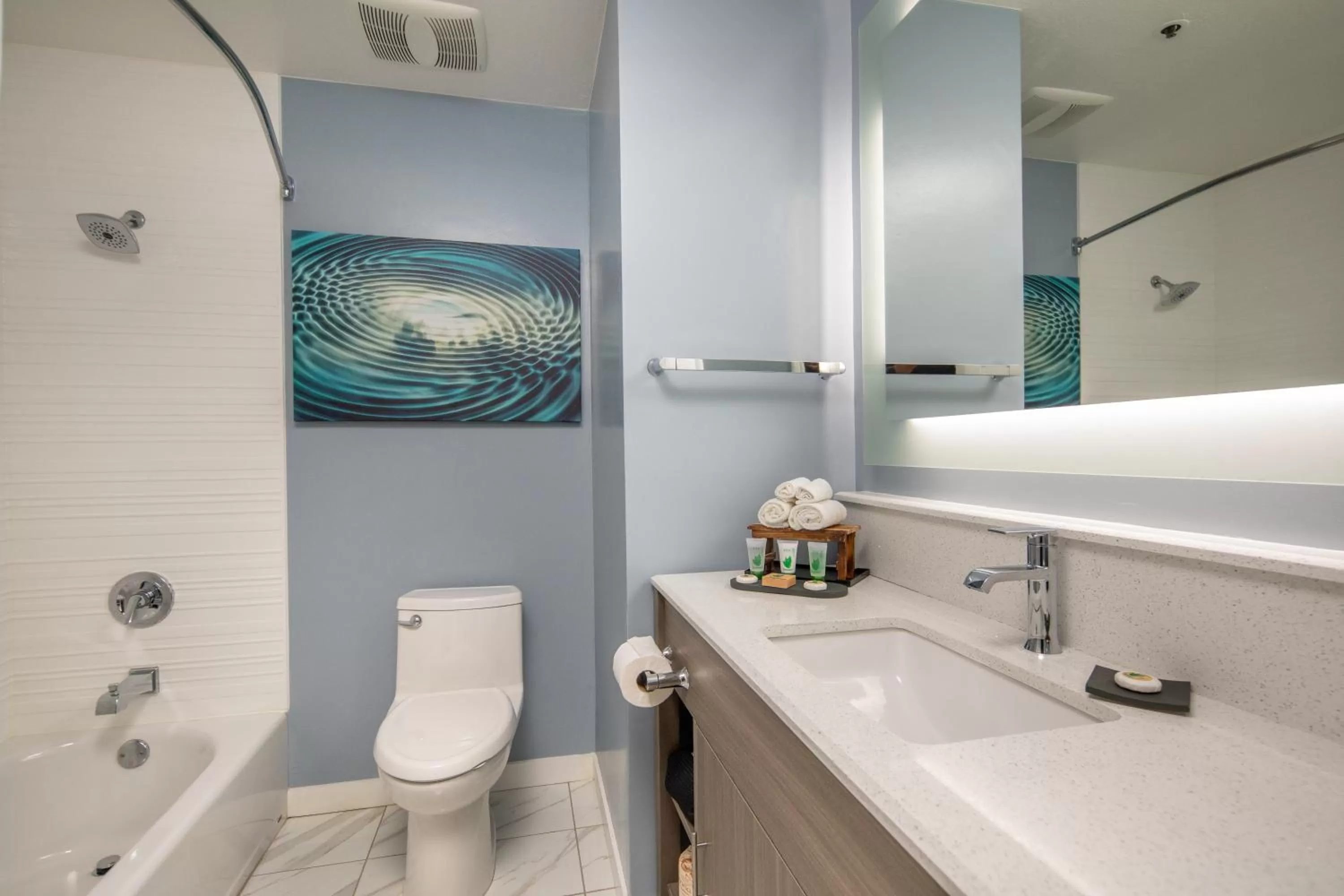 2 Queen Beds with Sofabed Suite in Inn at Rockaway San Francisco Pacifica