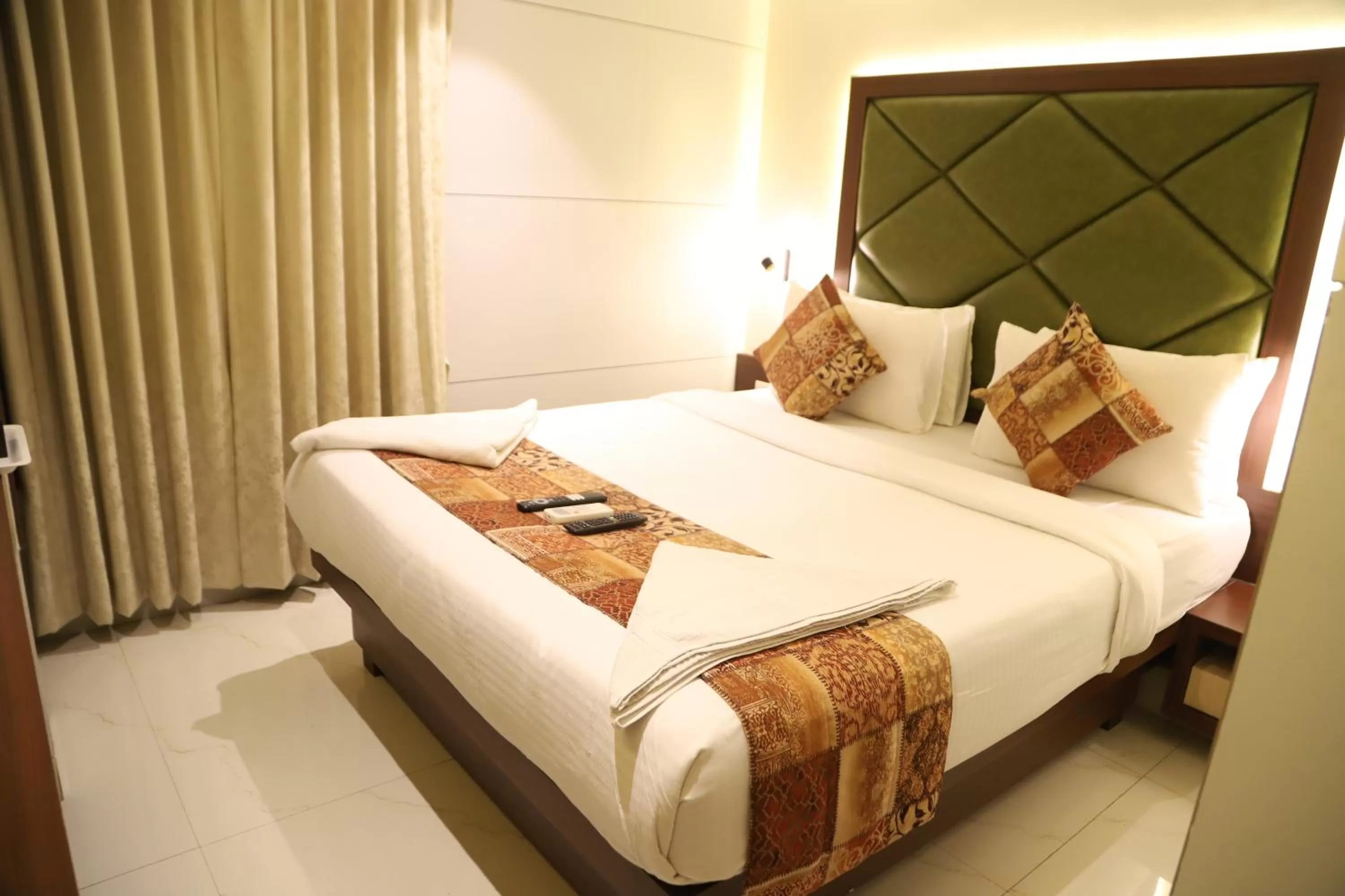 Deluxe Room in Maple Inn