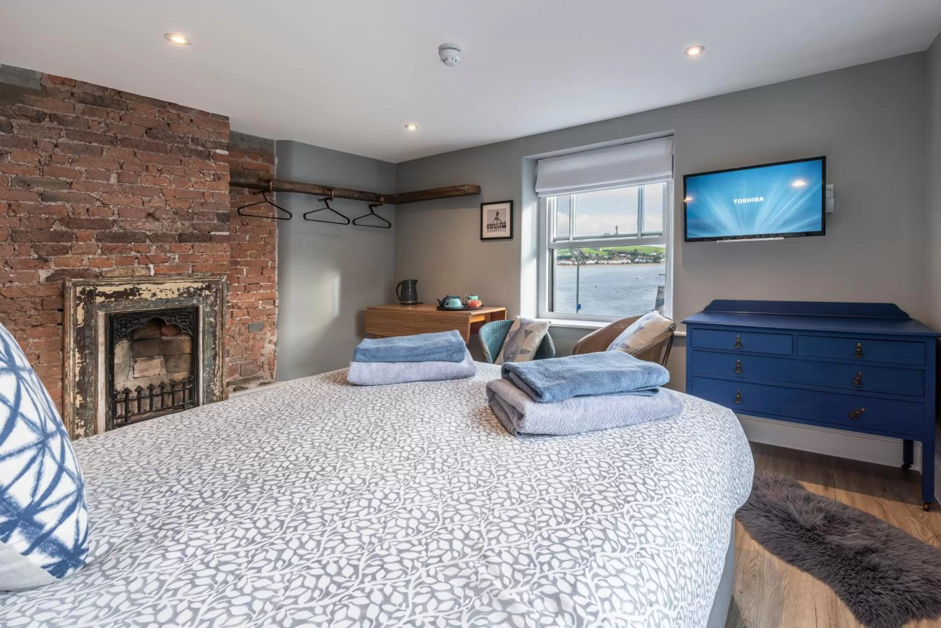 Deluxe King Room in The Royal George