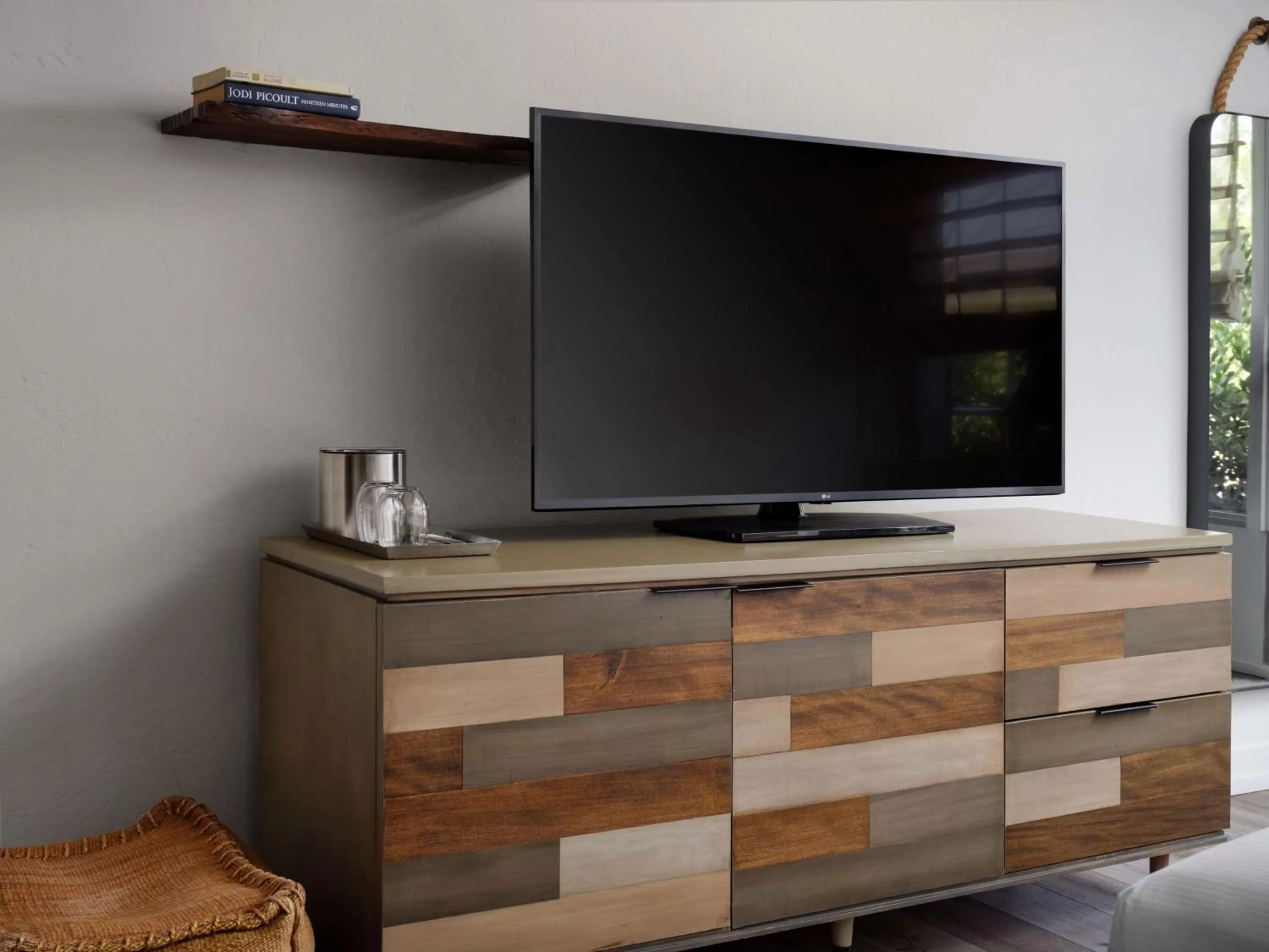 King Room with Bath Tub - Mobility and Hearing Access/Non-Smoking in The Leta Santa Barbara Goleta, Tapestry Collection by Hilton