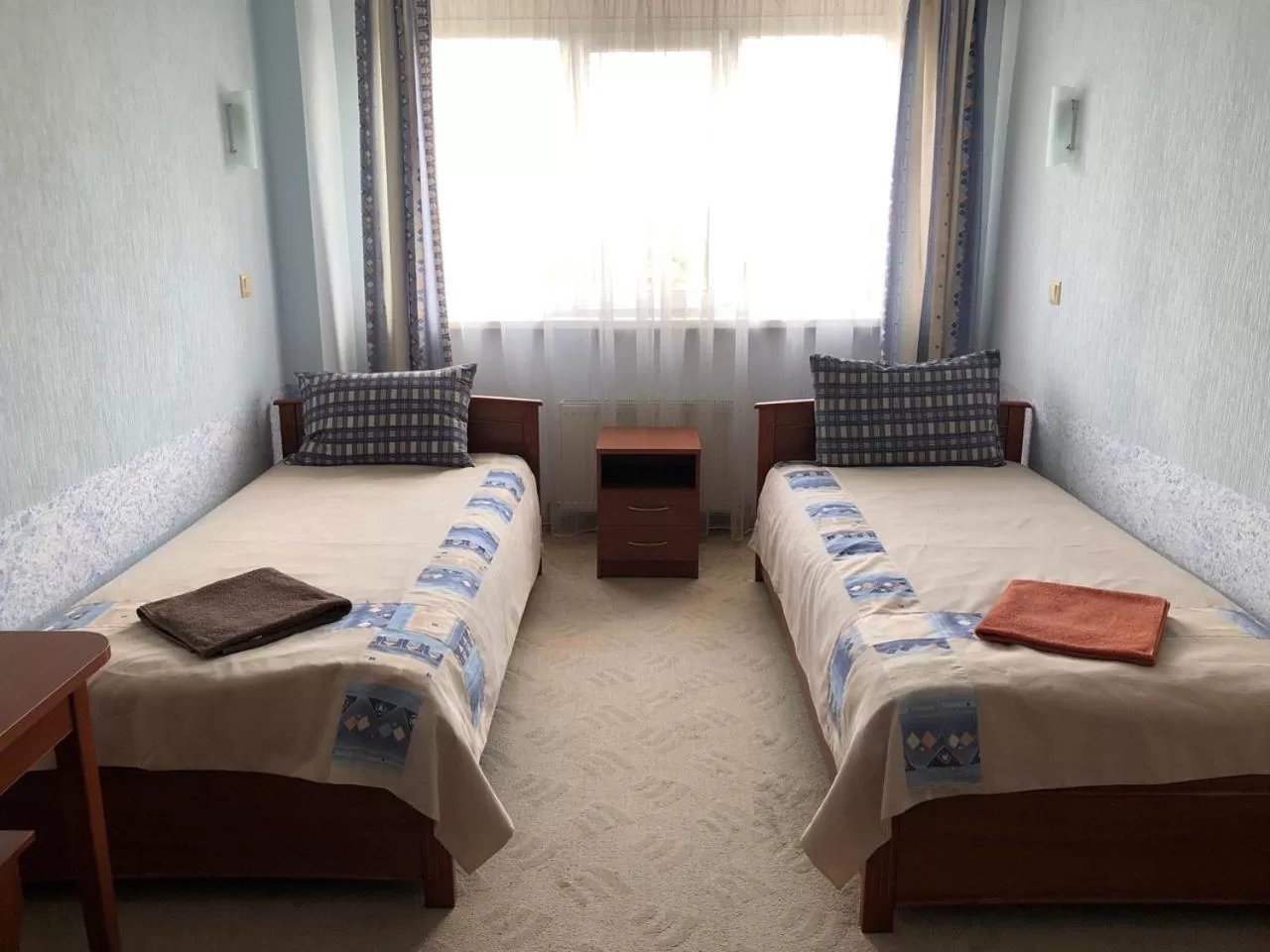 Budget Twin Room in Mini Hotel on Brovarskaya