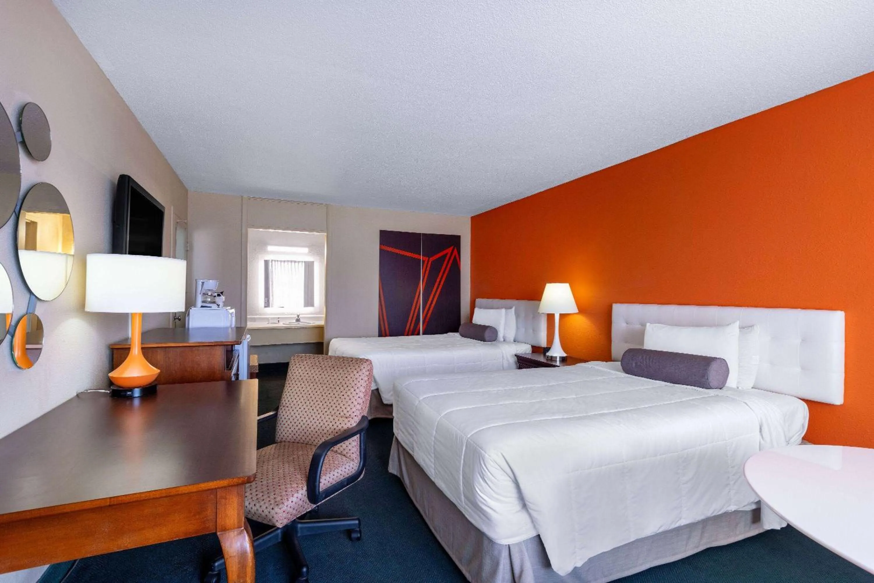 Deluxe Double Room with Two Double Beds - Non-Smoking in Howard Johnson by Wyndham Salem Hotel & Conference Center