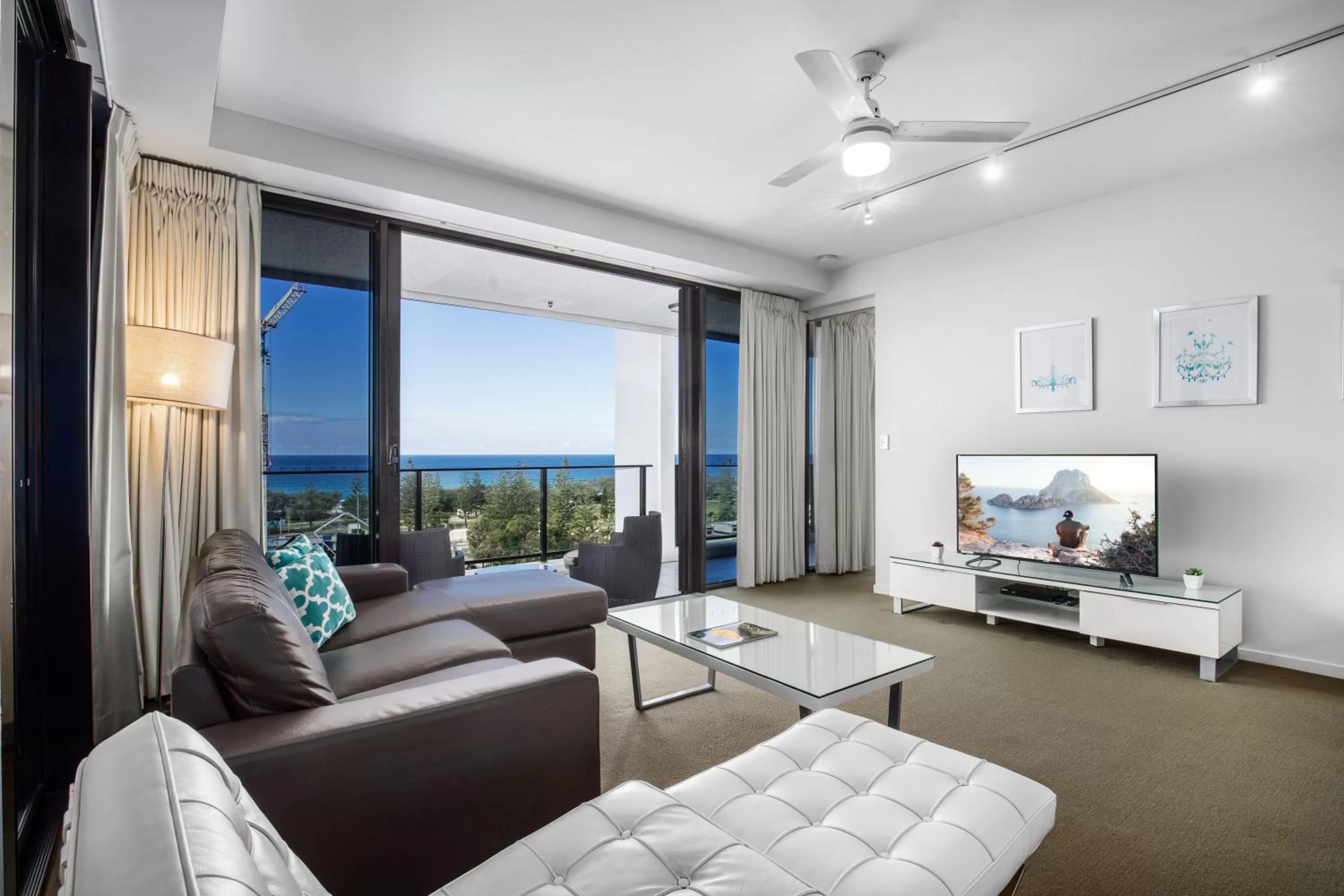 Two-Bedroom Apartment with Ocean View in Ultra Broadbeach