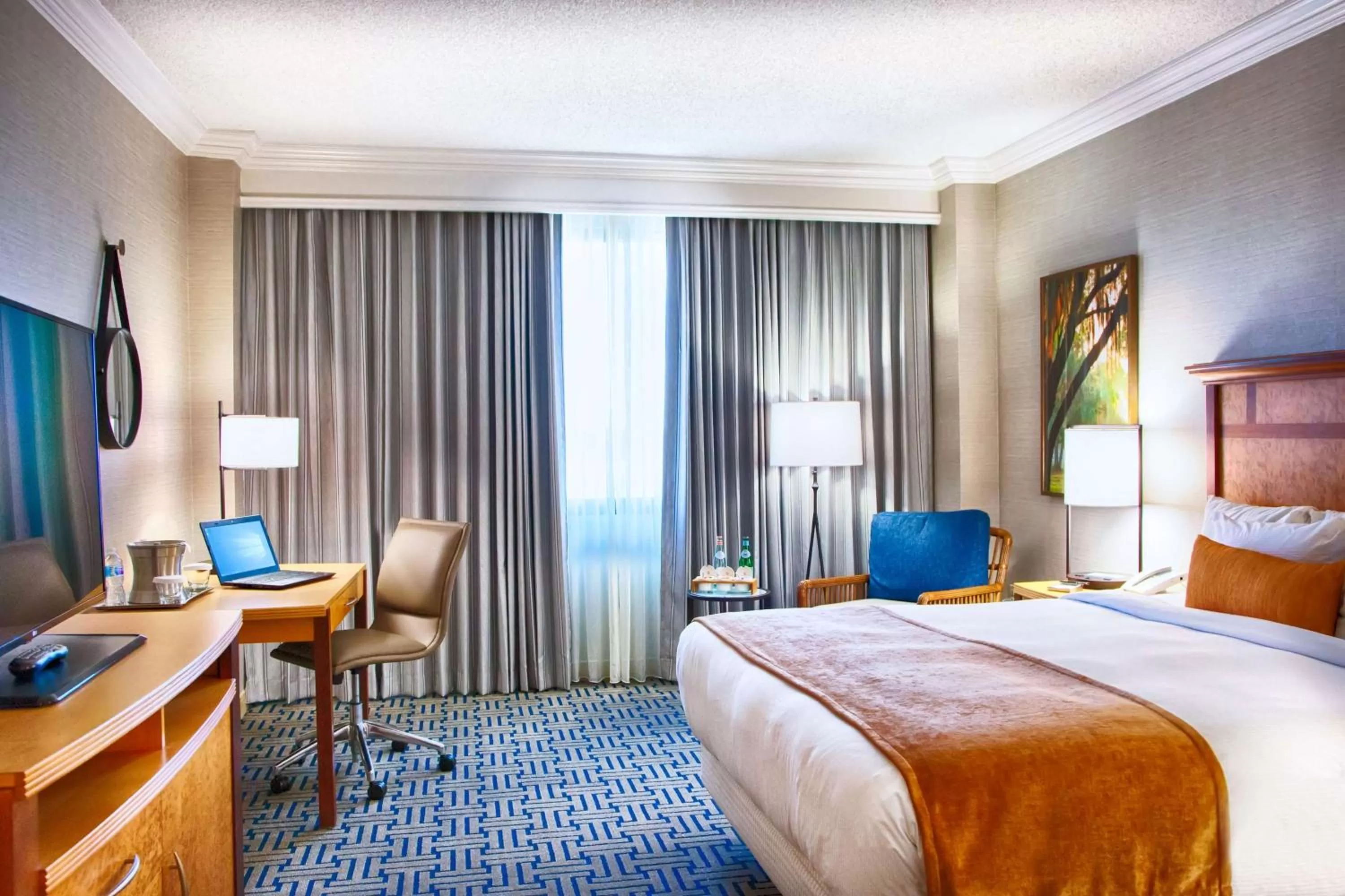 King Room with Pool View in Hilton Ocala