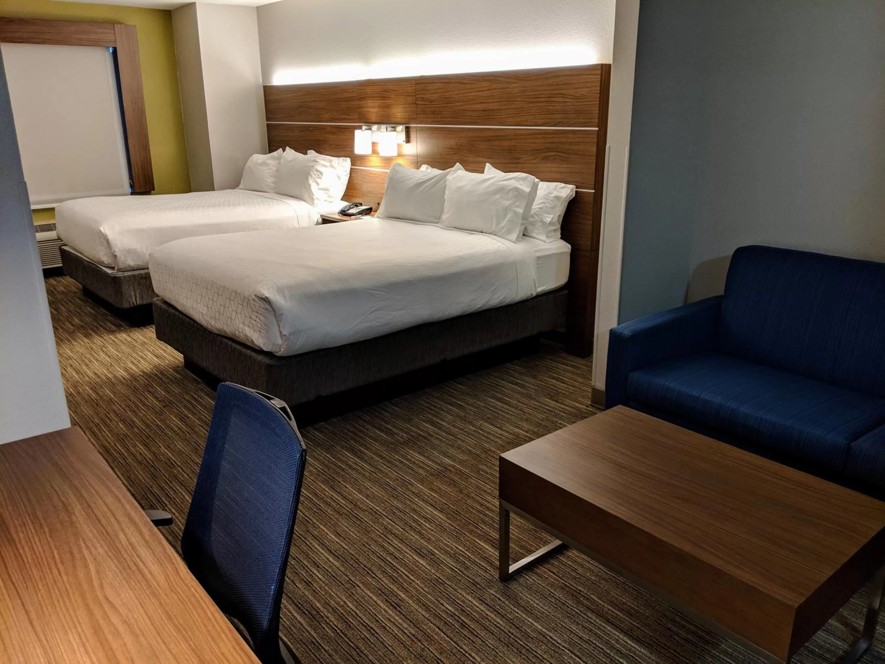 Queen Suite with Two Queen Beds in Holiday Inn Express Hotel & Suites Claypool Hill -Richlands Area by IHG