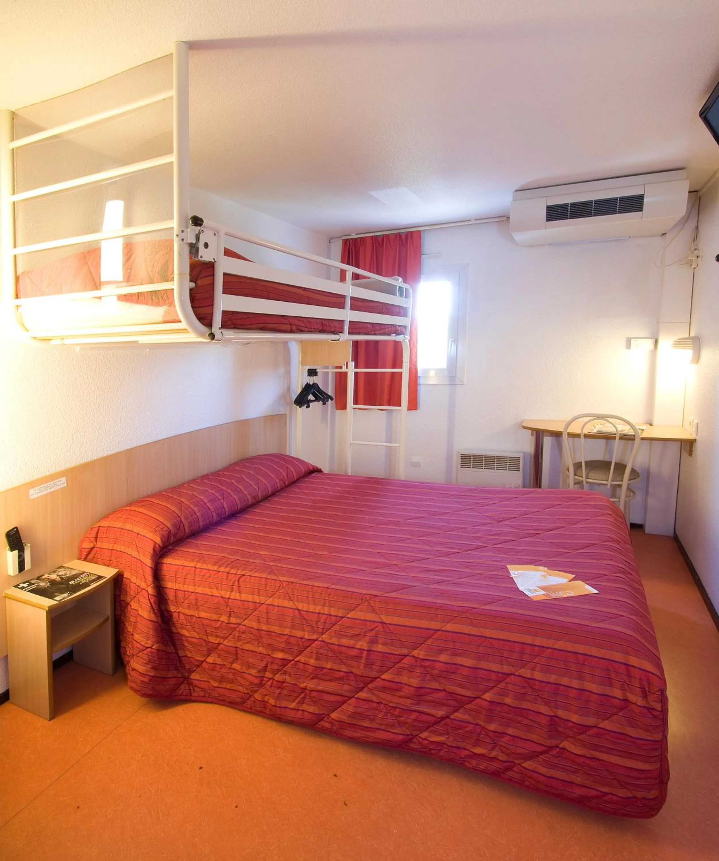 Triple Room (1 Double Bed + 1 Single Bed) in Premiere Classe Le Blanc Mesnil