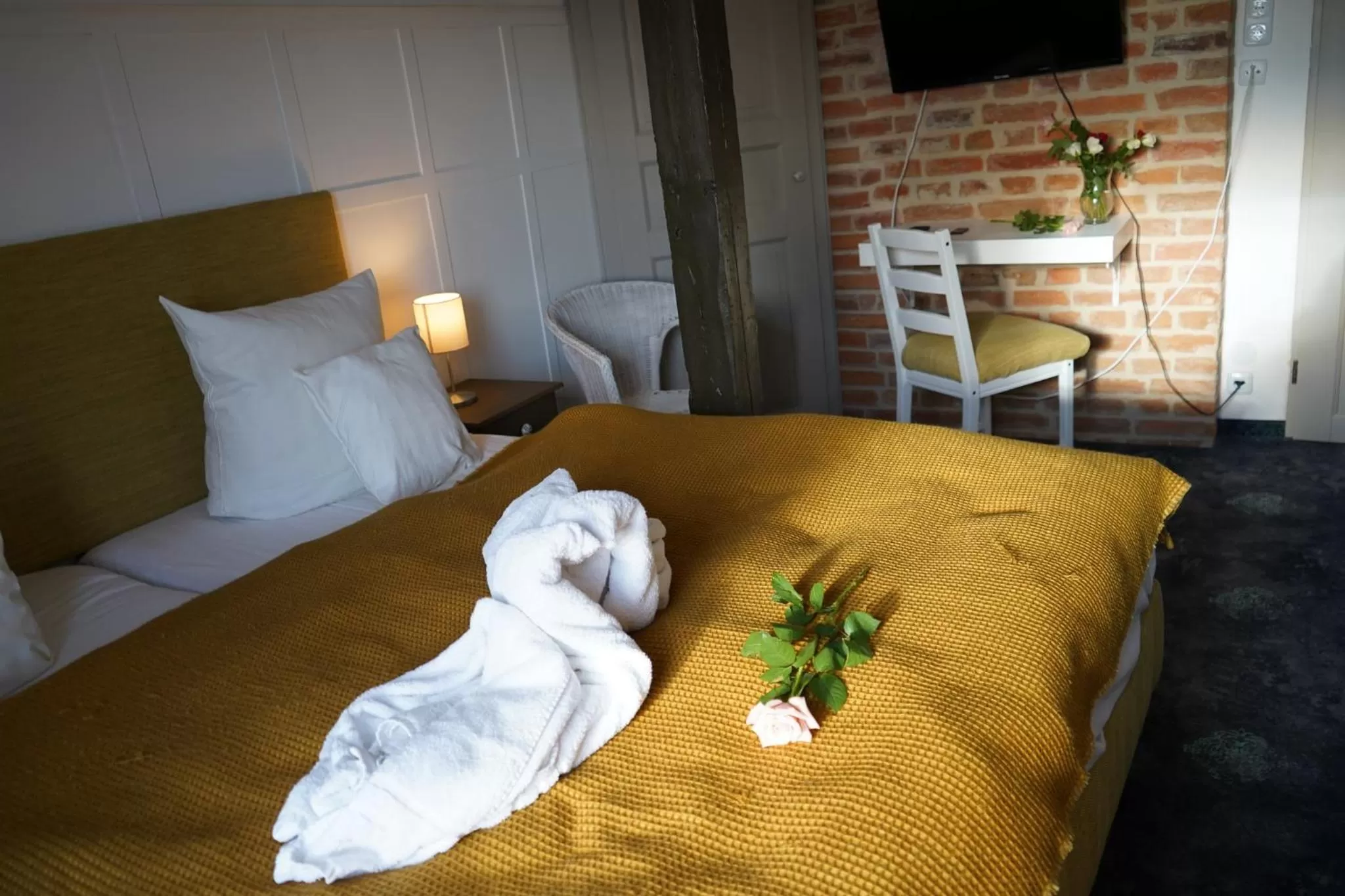 Single Room in Riverside Inn