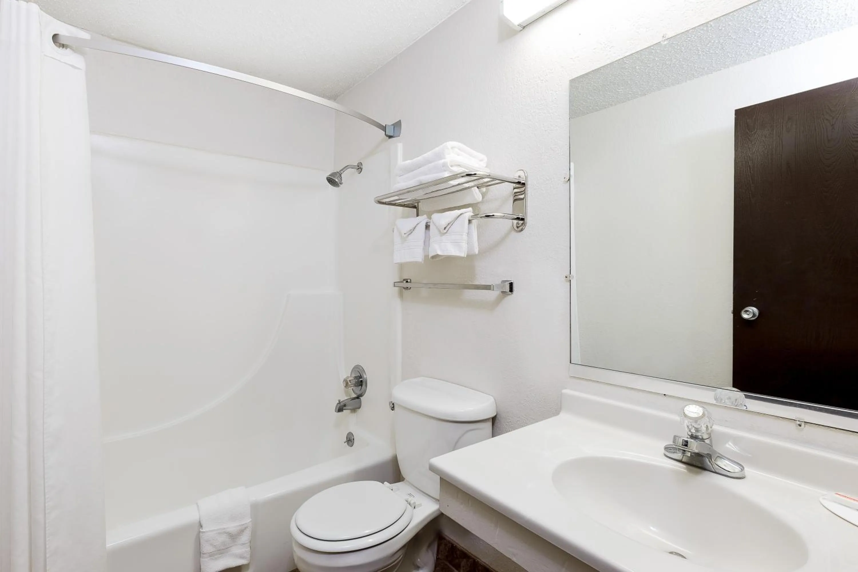 Queen Room - Disability Access/Non-Smoking in Super 8 by Wyndham Norfolk