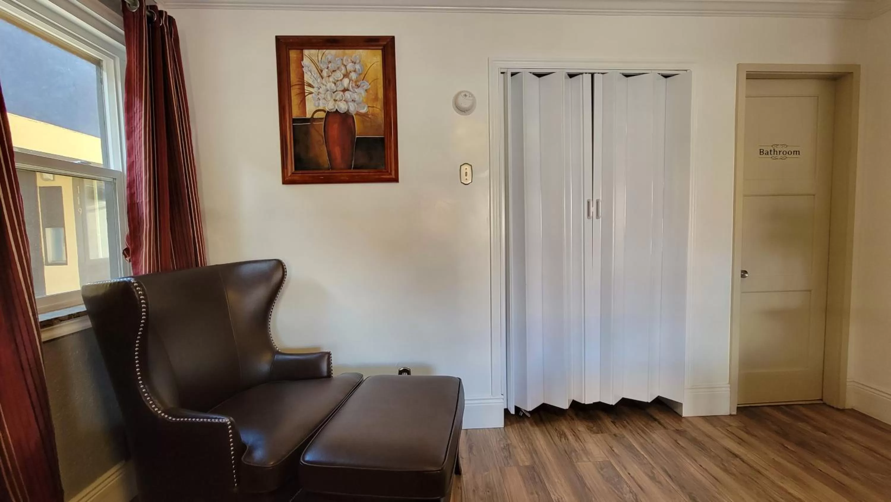 Deluxe King Room - Non-Pet Friendly in Magnuson Cedar City