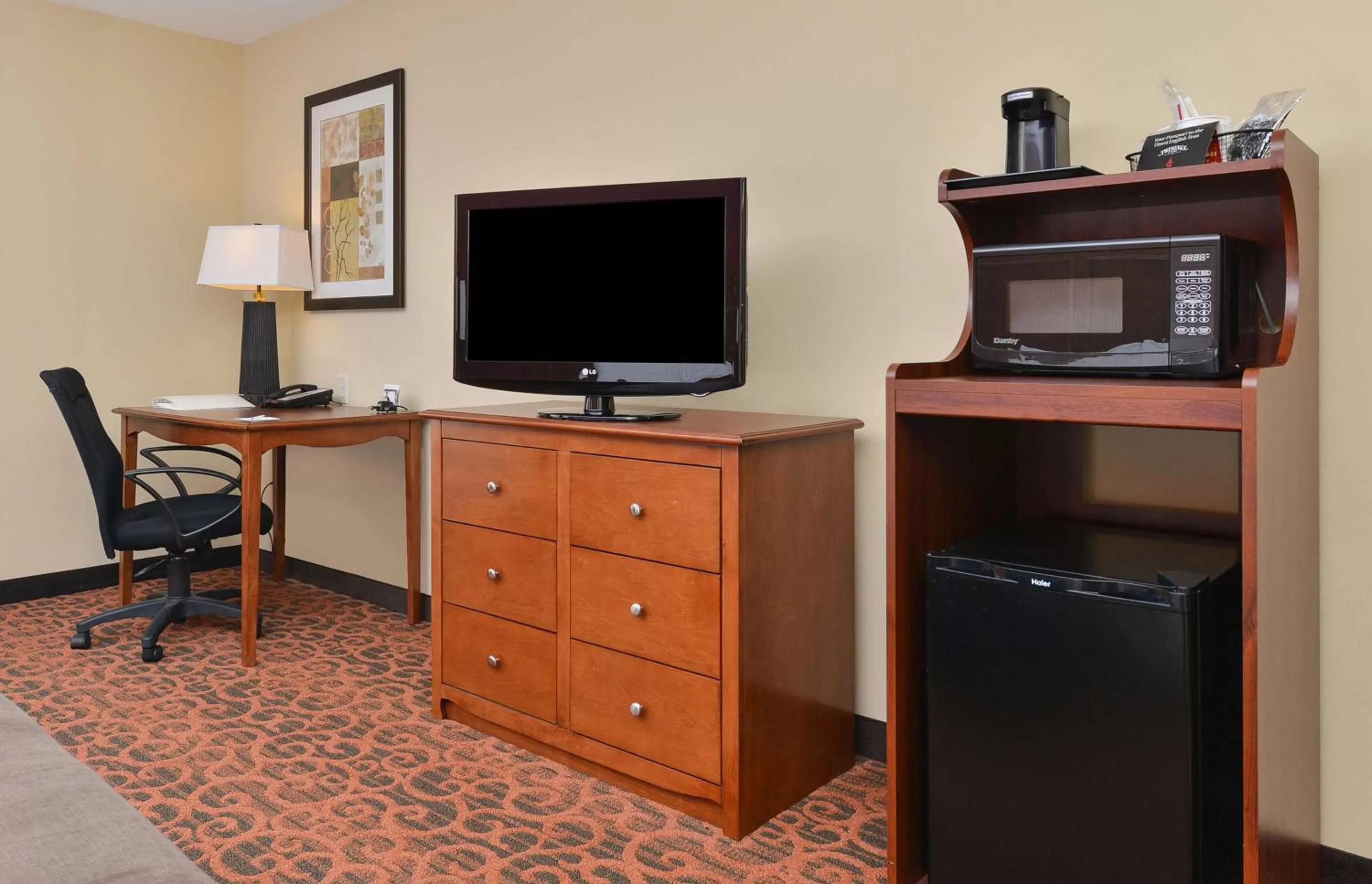 King Room with King Bed - Non-Smoking in Hampton Inn Ottumwa