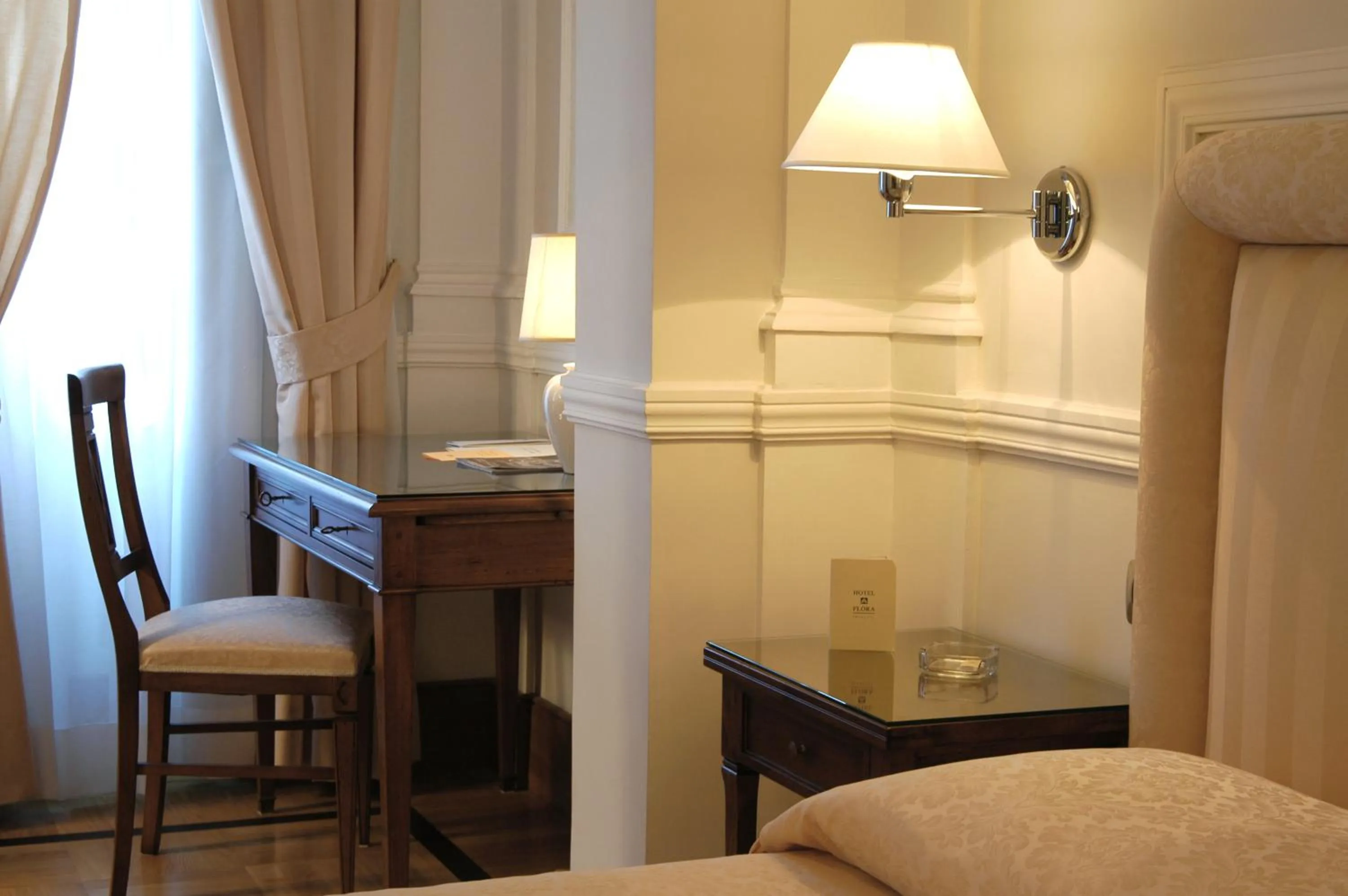 Twin Room in Hotel Flora