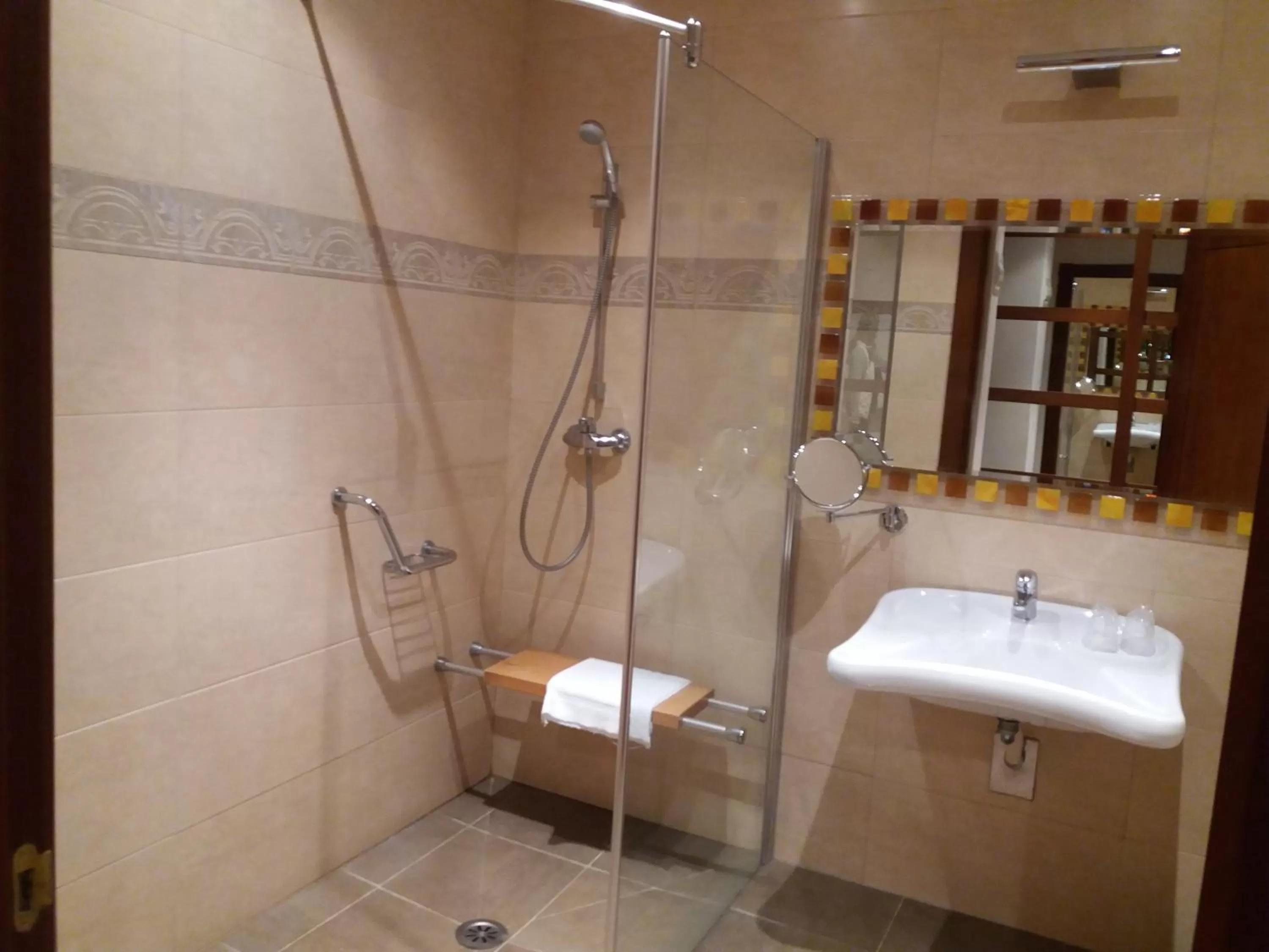 Twin Room - Disability Access in Hotel Palacio de la Magdalena