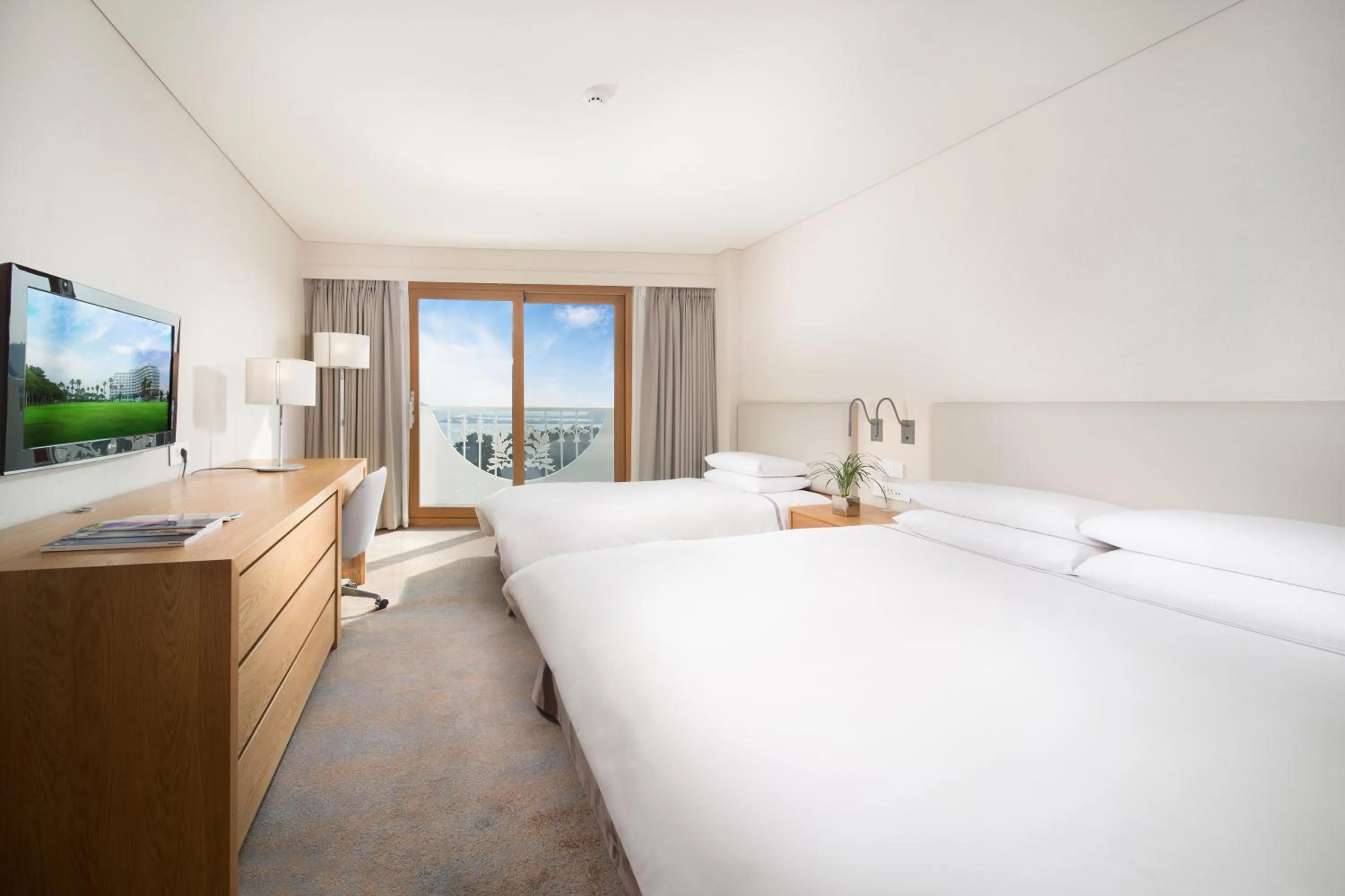 Standard Twin Room with Sea View in Seogwipo KAL Hotel