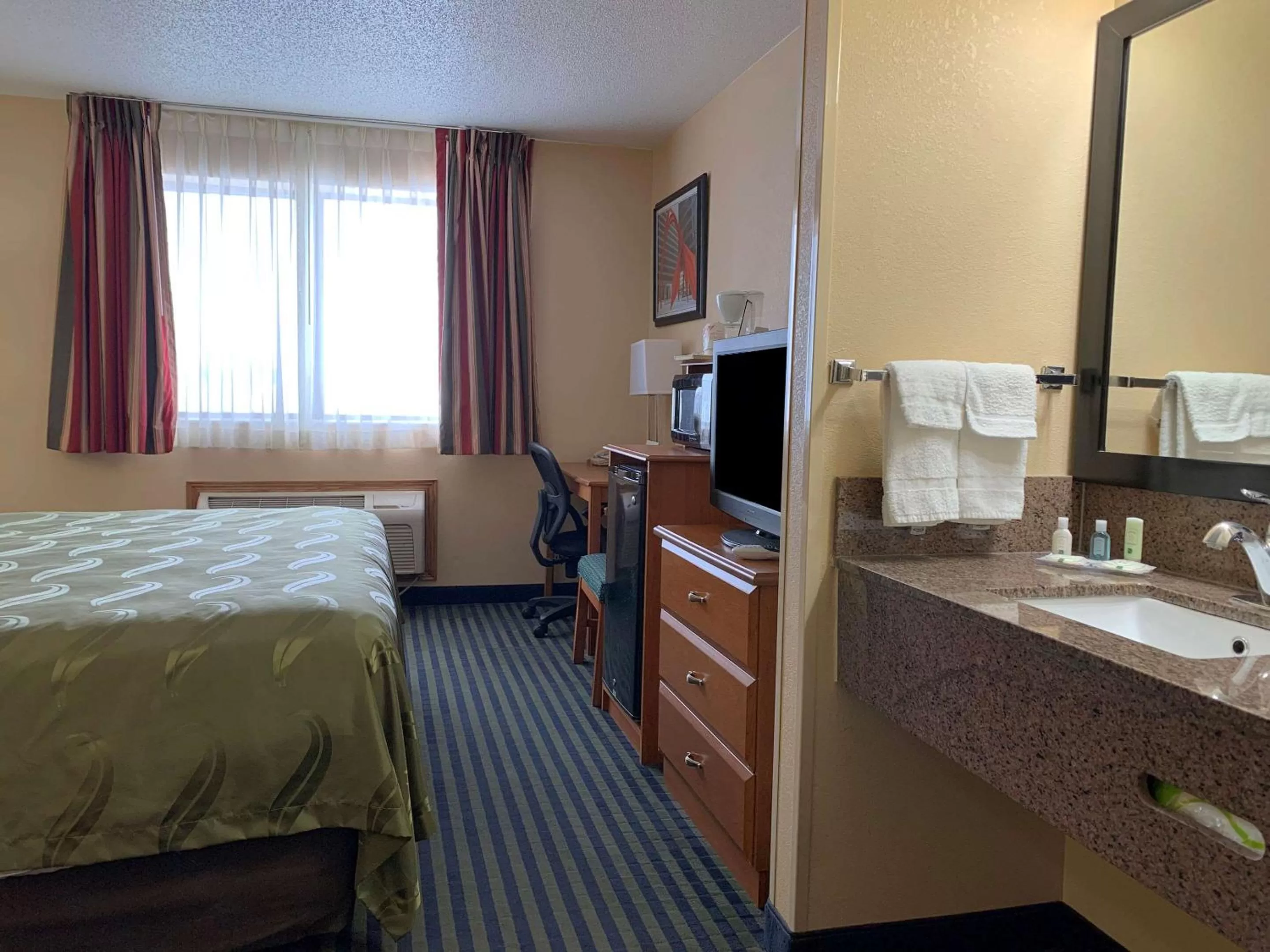 King Room - Non-Smoking in Quality Inn Ottawa near Starved Rock State Park
