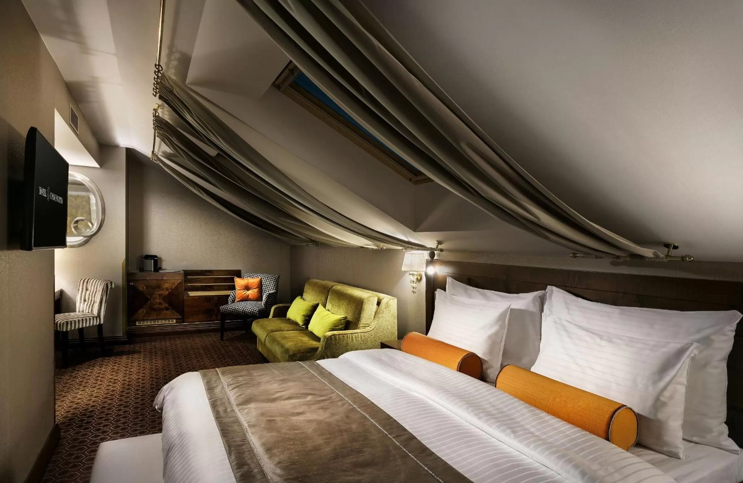 Junior Gin & Tonic Suite in COSMOPOLITAN Hotel Prague