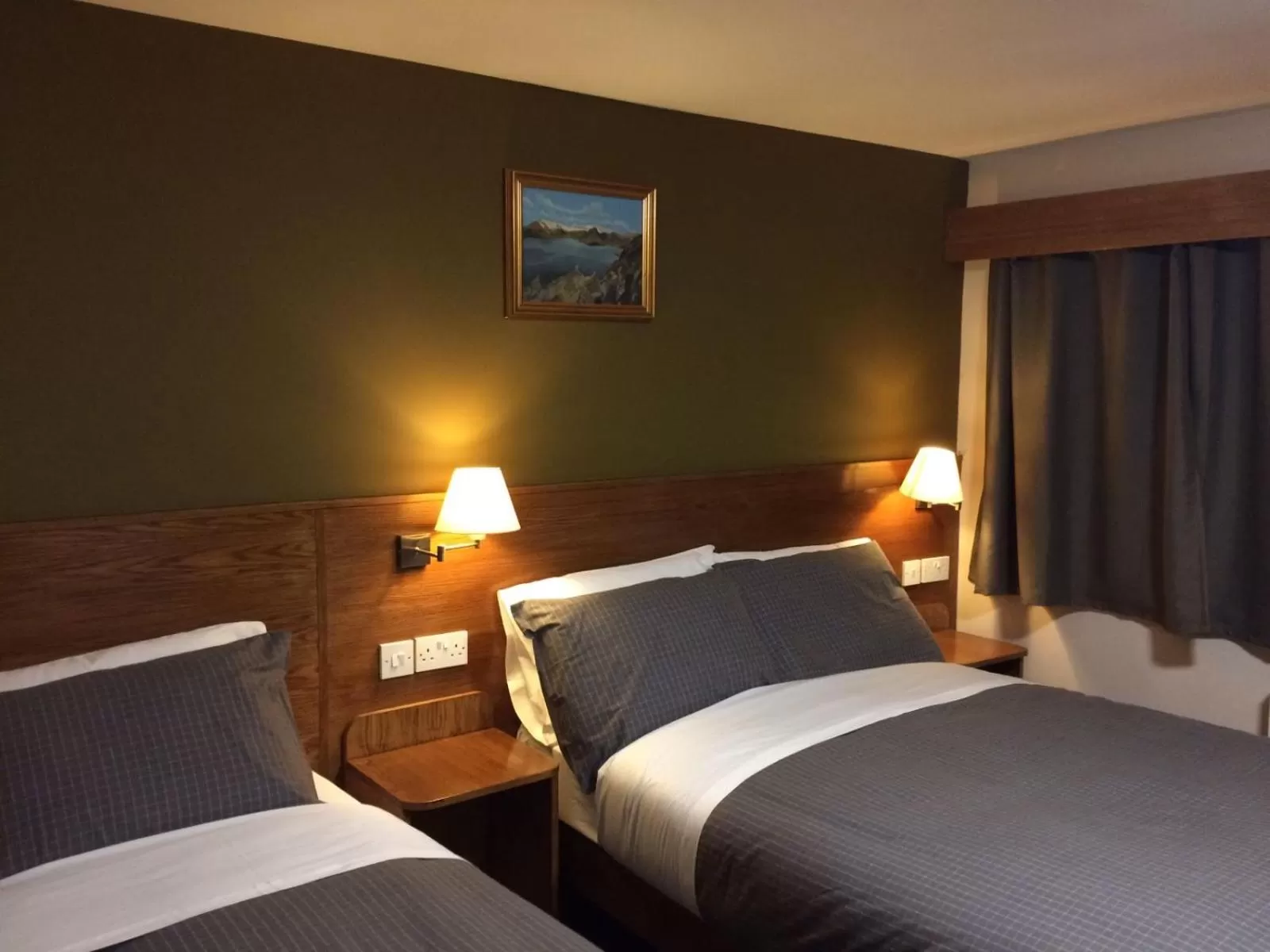 Deluxe Double or Twin Room in Crosshill House