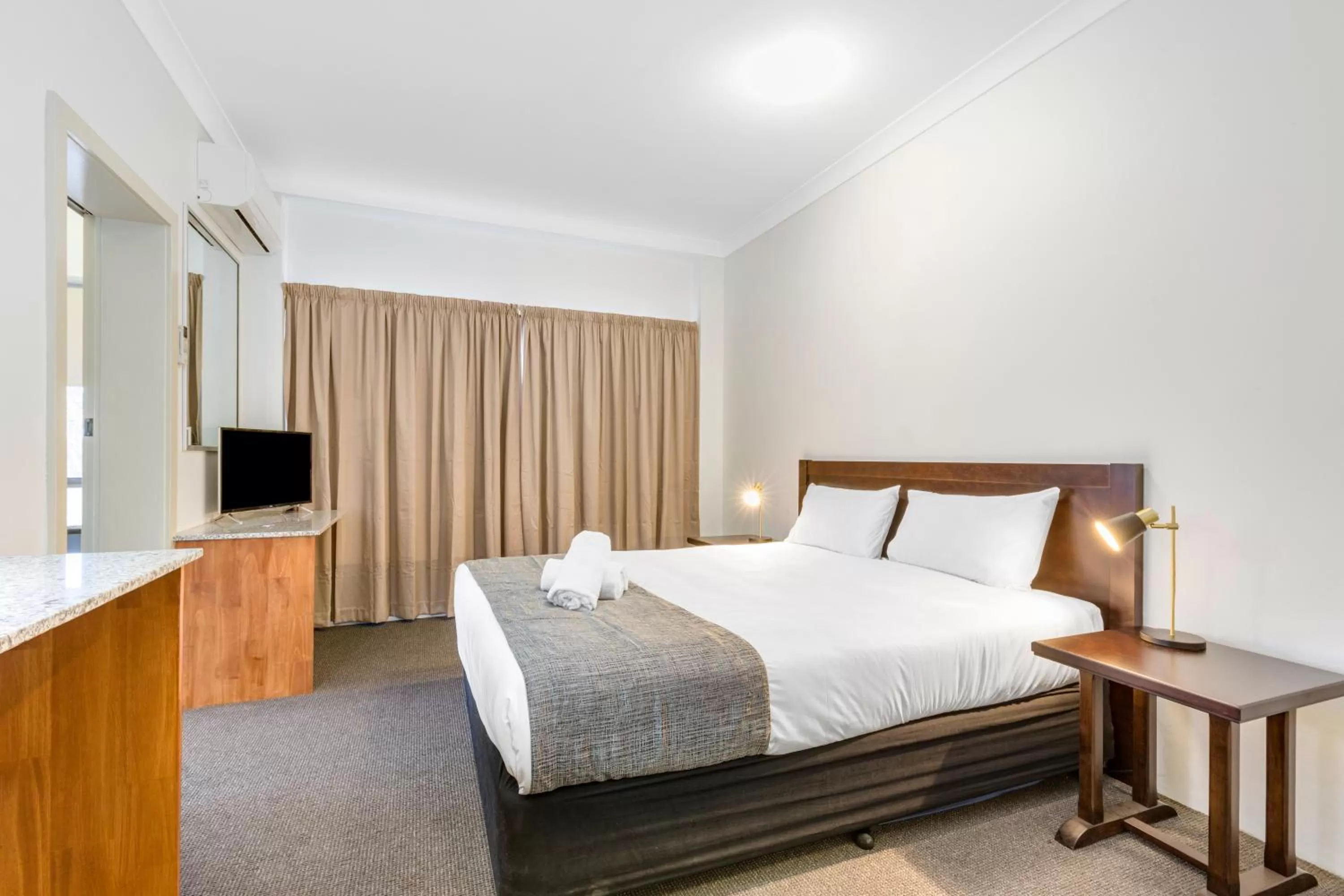 Deluxe King Suite in Rockhampton Riverside Central Hotel