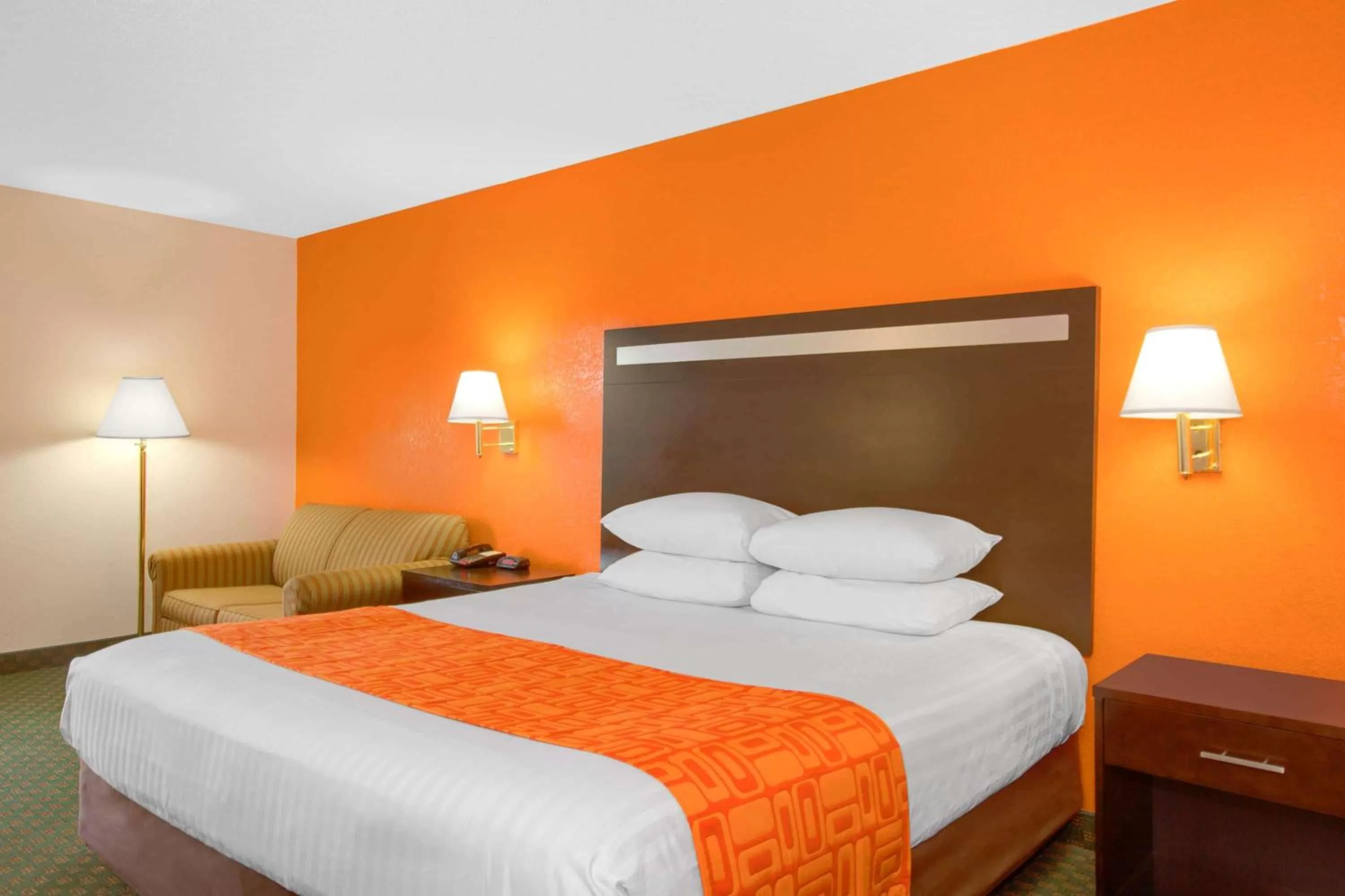 King Studio Suite - Non-Smoking in Howard Johnson by Wyndham Beckley