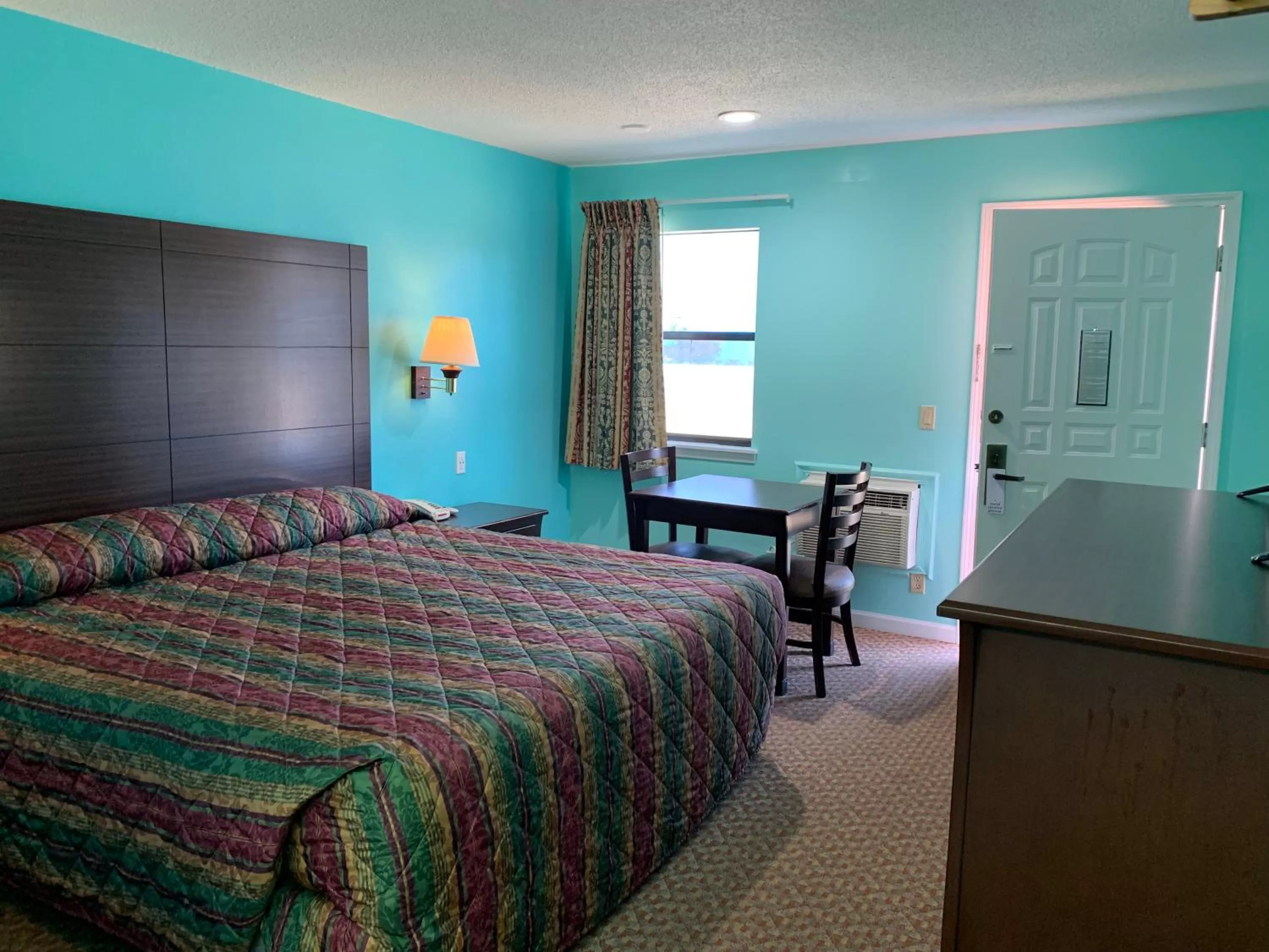 Standard King Room - Non-Smoking  in Scottish Inn - Clanton