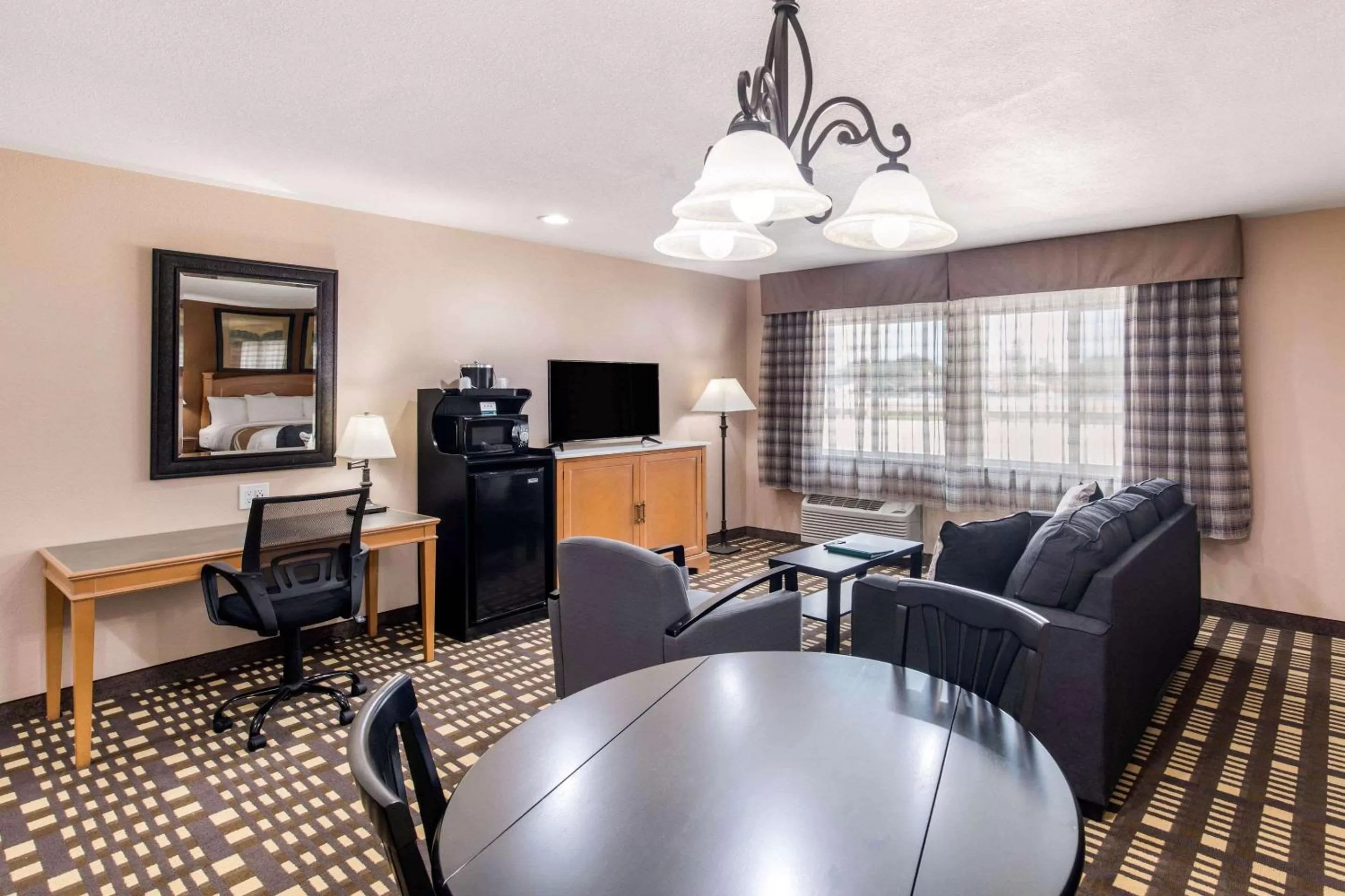 King Suite - Non-Smoking in Quality Inn & Suites Plano