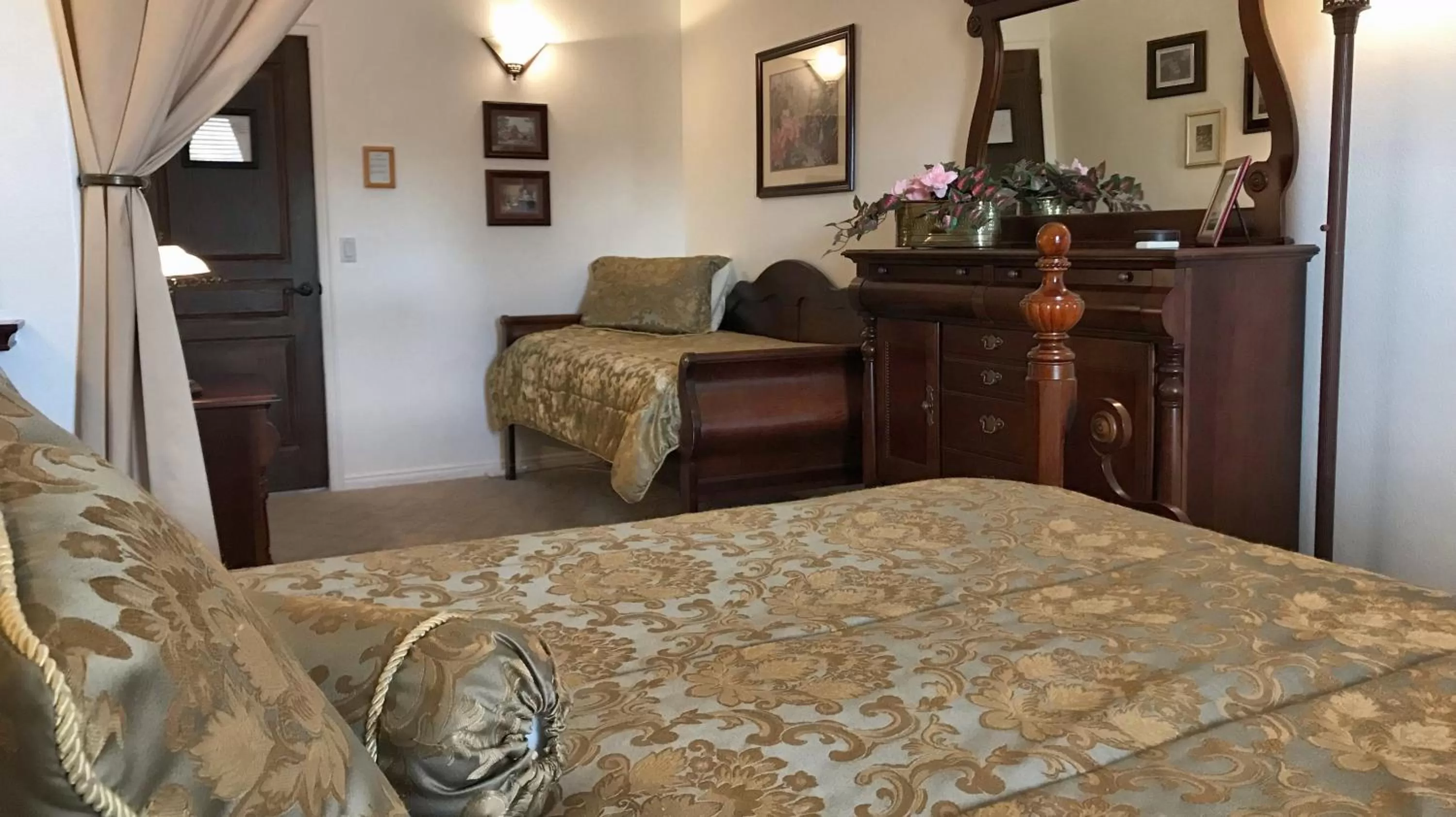 Double Room with Private External Bathroom in Dreamkatchers Lake Powell Bed & Breakfast