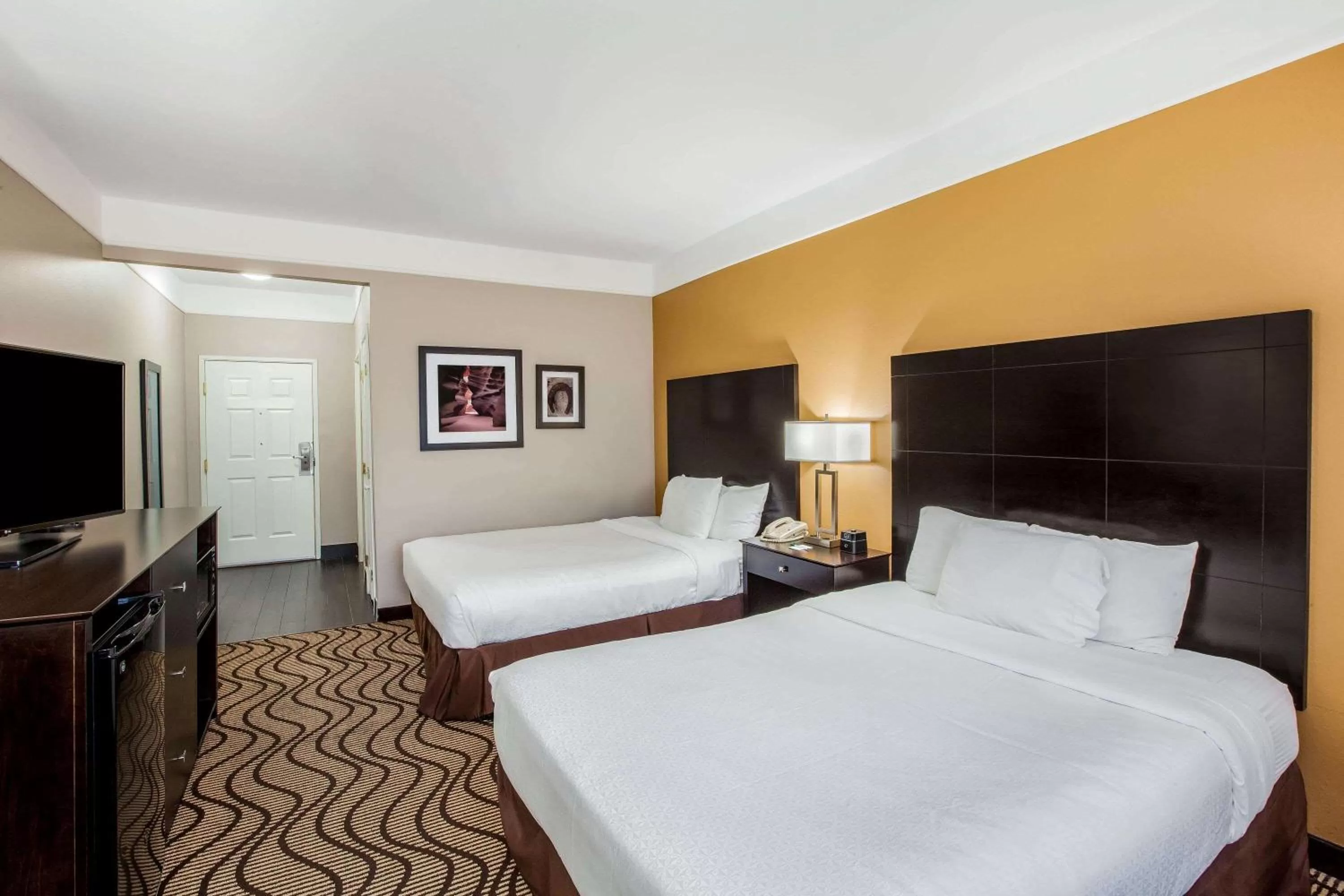 Queen Room with Two Queen Beds and Roll-In Shower - Mobility/Hearing Accessible - Non-Smoking in La Quinta by Wyndham Pasadena